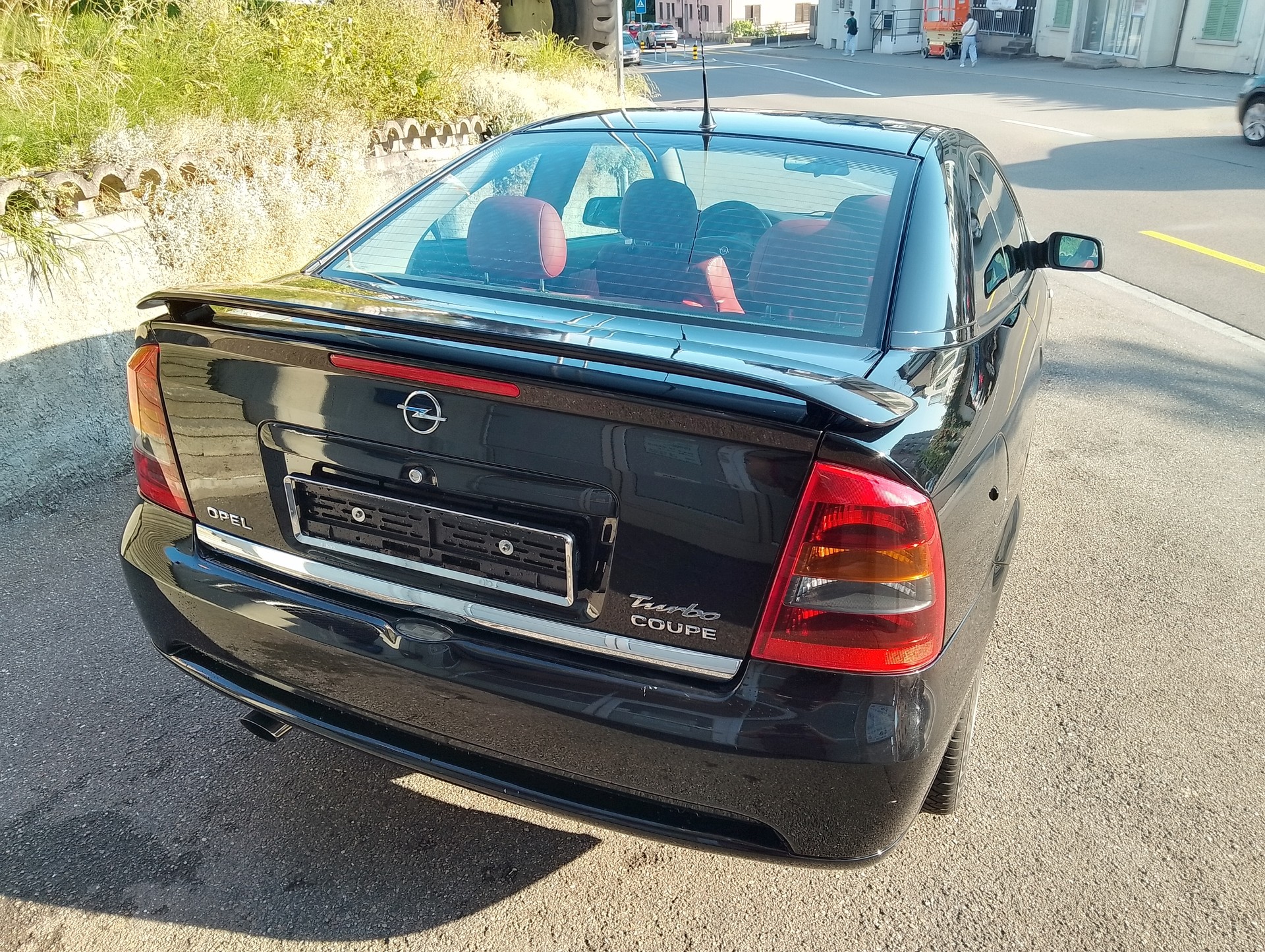 OPEL Astra Coupé 2.0i 16V Turbo-image-9