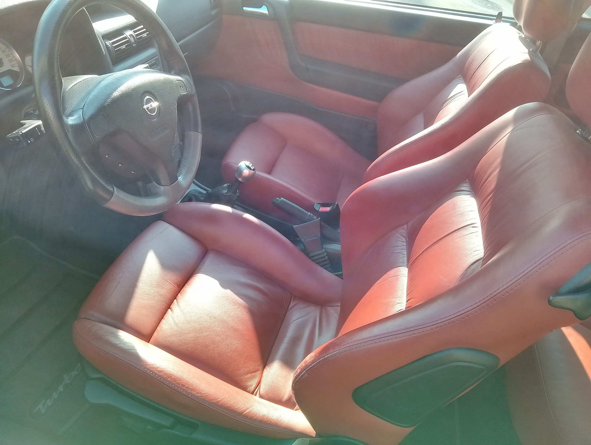 OPEL Astra Coupé 2.0i 16V Turbo-image-12
