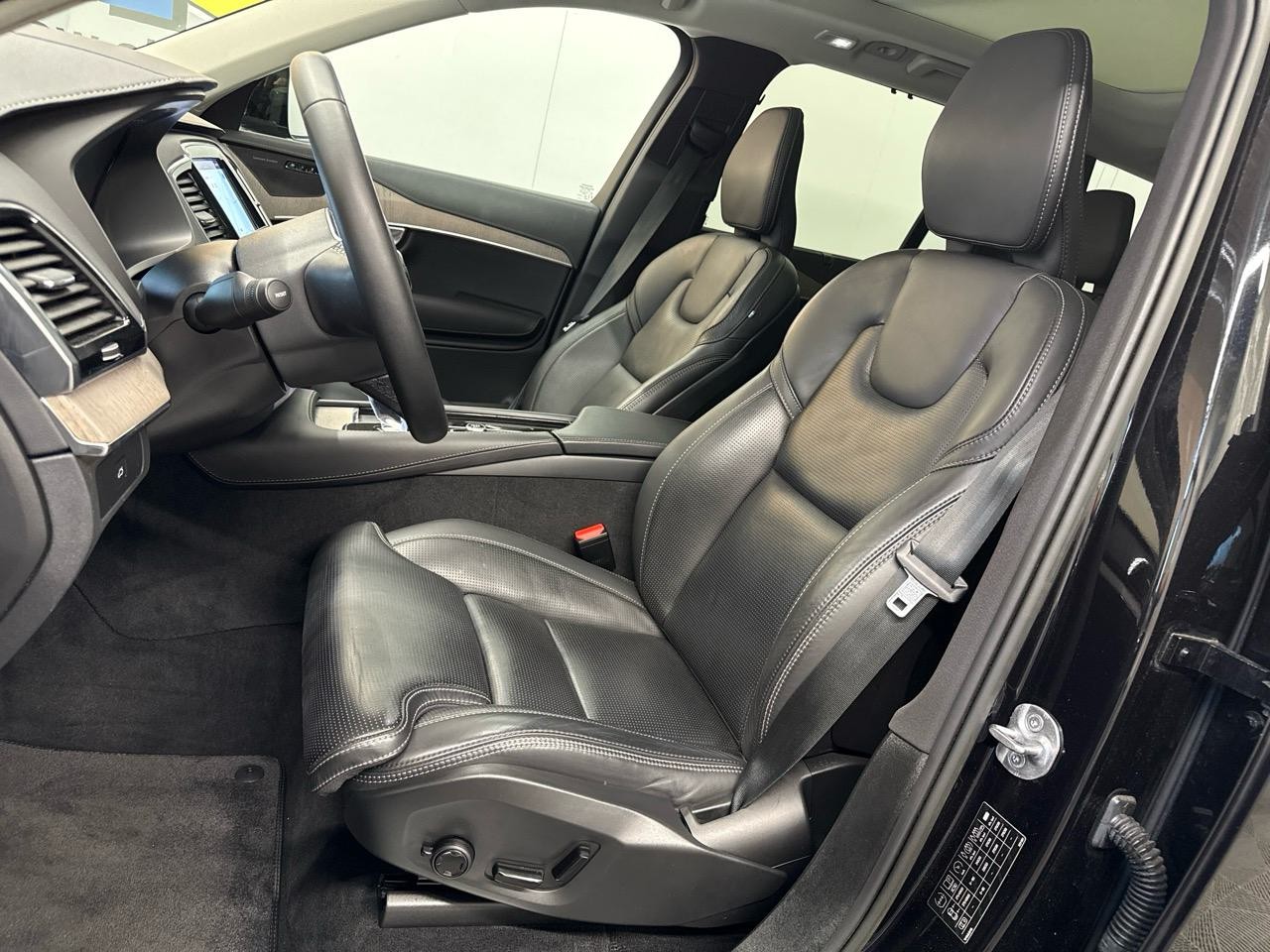 VOLVO XC90 B5 Benzin Mild Hybrid AWD Plus Dark Geartronic-image-3