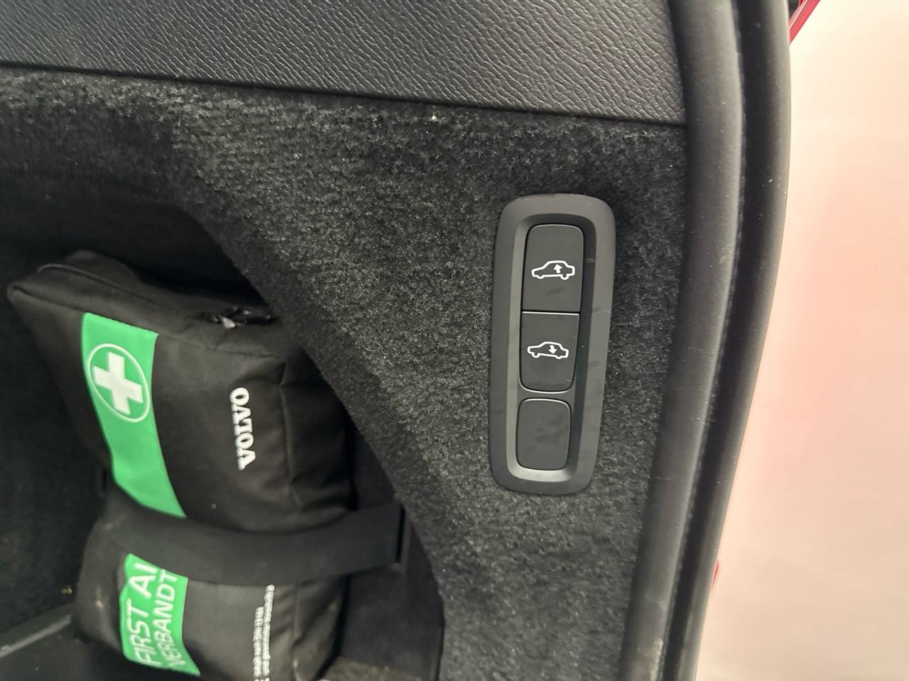 VOLVO XC90 B5 Benzin Mild Hybrid AWD Plus Dark Geartronic-image-14