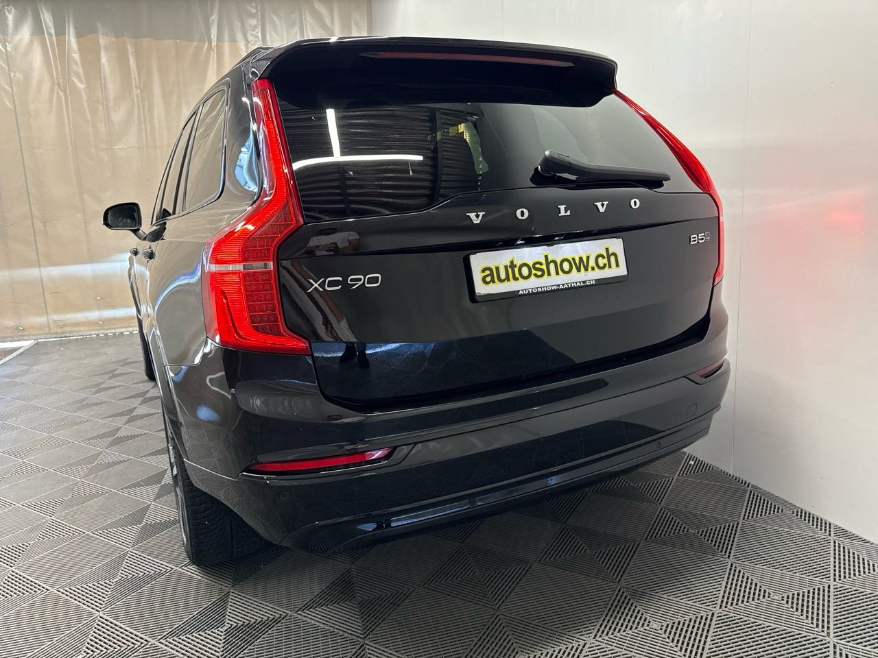 VOLVO XC90 B5 Benzin Mild Hybrid AWD Plus Dark Geartronic-image-16