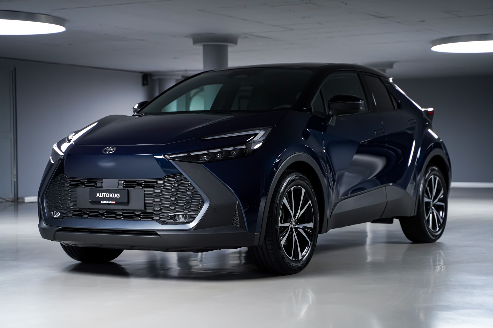 TOYOTA C-HR 2.0 HSD CVT Style 4WD-image-0