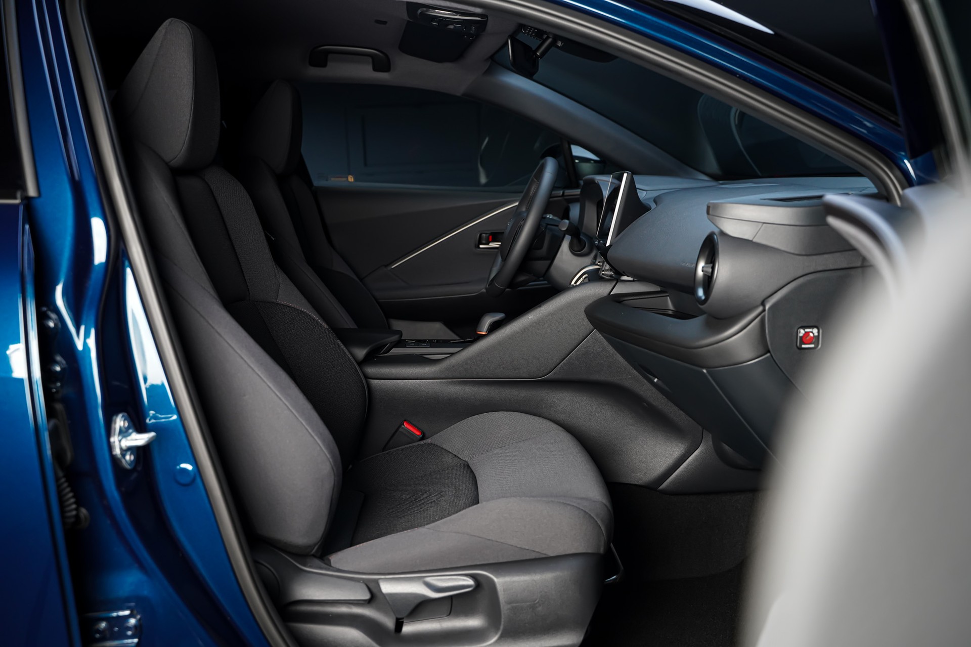 TOYOTA C-HR 2.0 HSD CVT Style 4WD-image-17