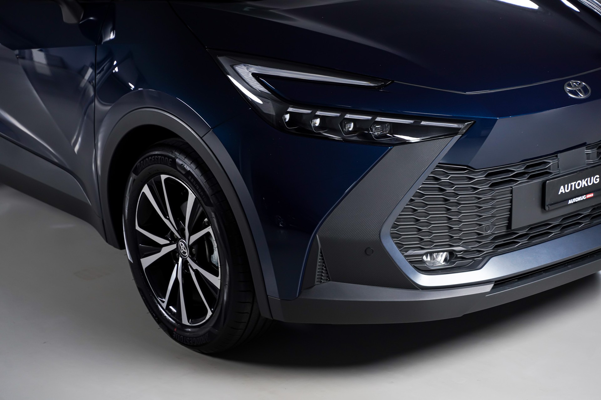 TOYOTA C-HR 2.0 HSD CVT Style 4WD-image-3