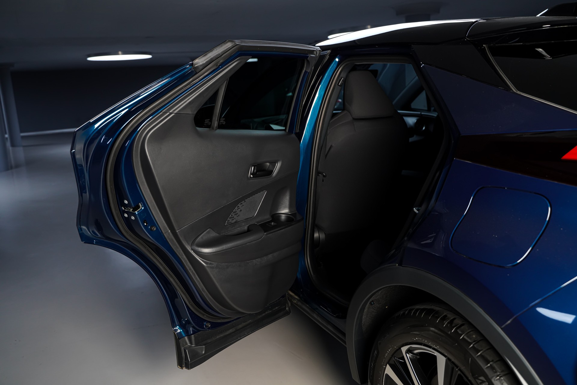TOYOTA C-HR 2.0 HSD CVT Style 4WD-image-13