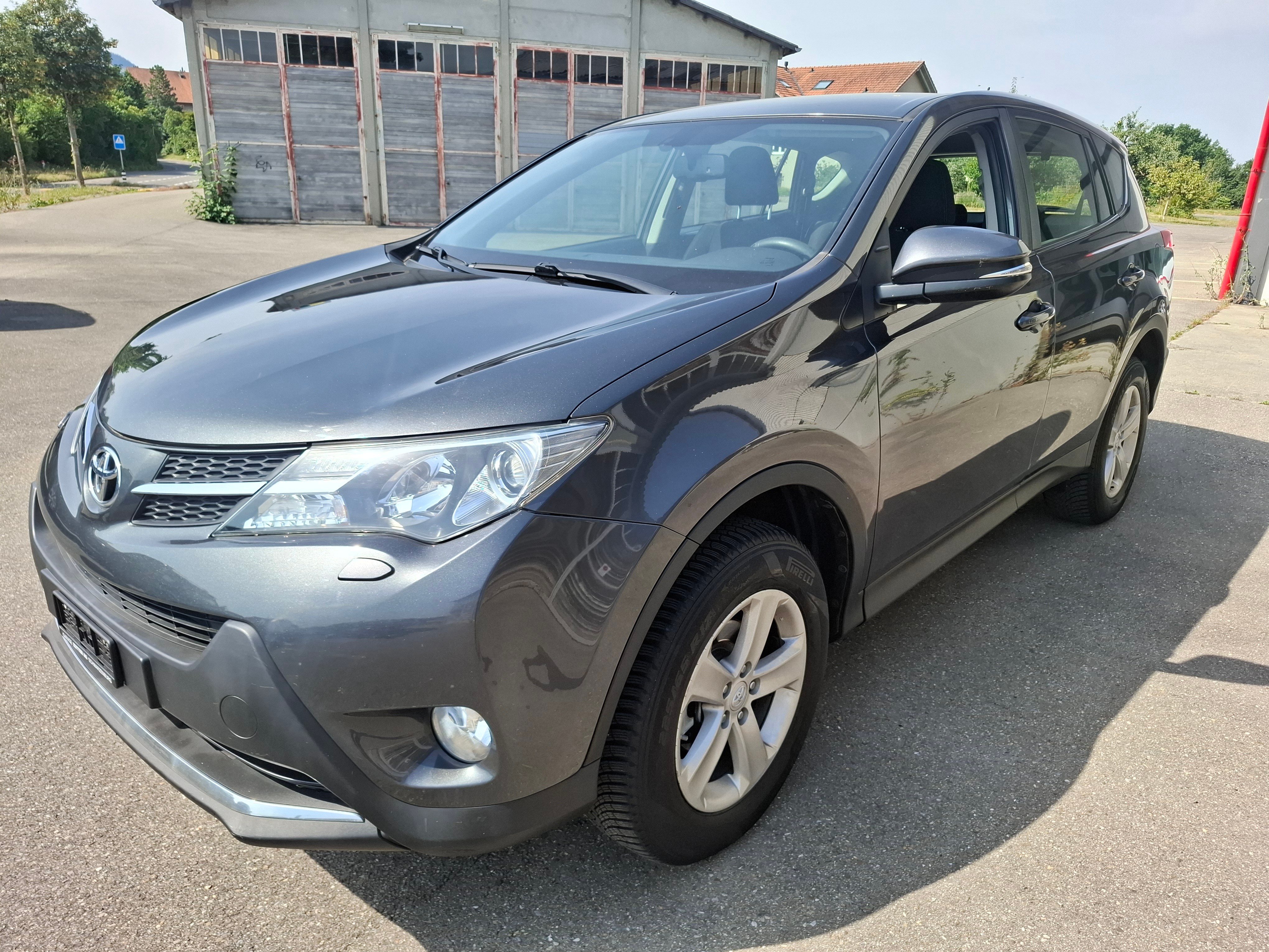 TOYOTA RAV-4 2.0 16V Sol (SUV / Geländewagen) Toyota TOYOTA RAV-4 2.0 16V Sol (SUV / Geländewagen)