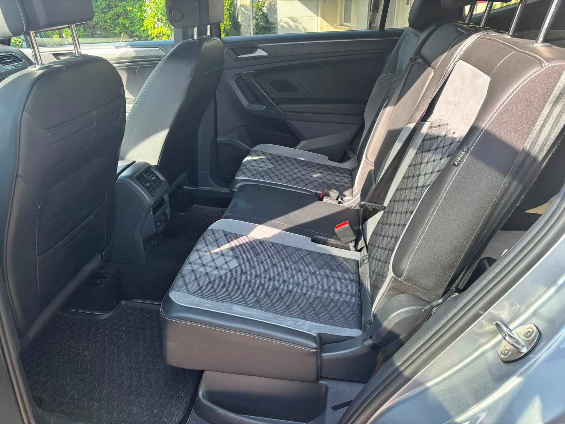 VW 2.0 TSI R-Line DSG Allspace-image-4