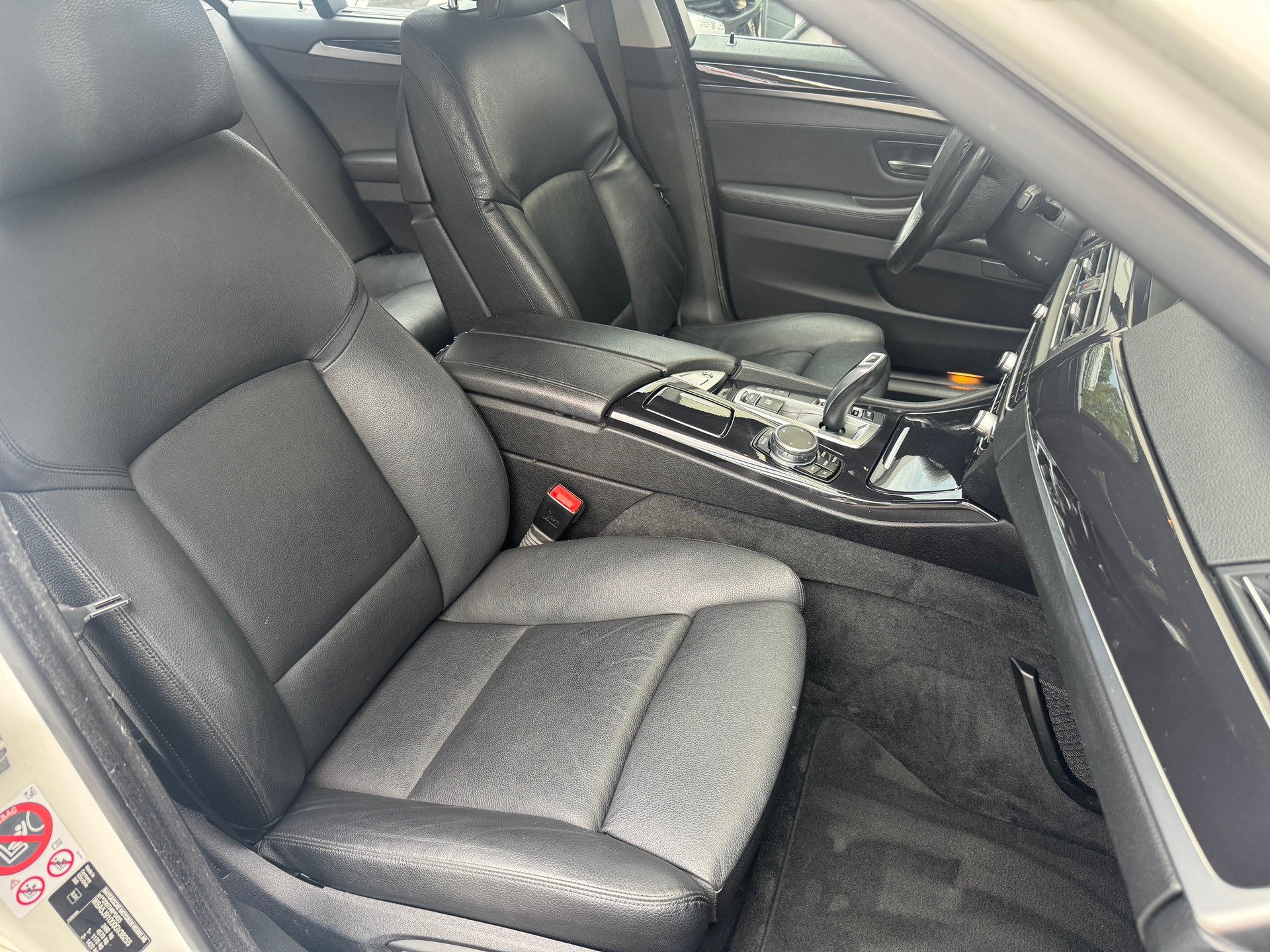 BMW 525d Touring xDrive Luxury Line Steptronic-image-6