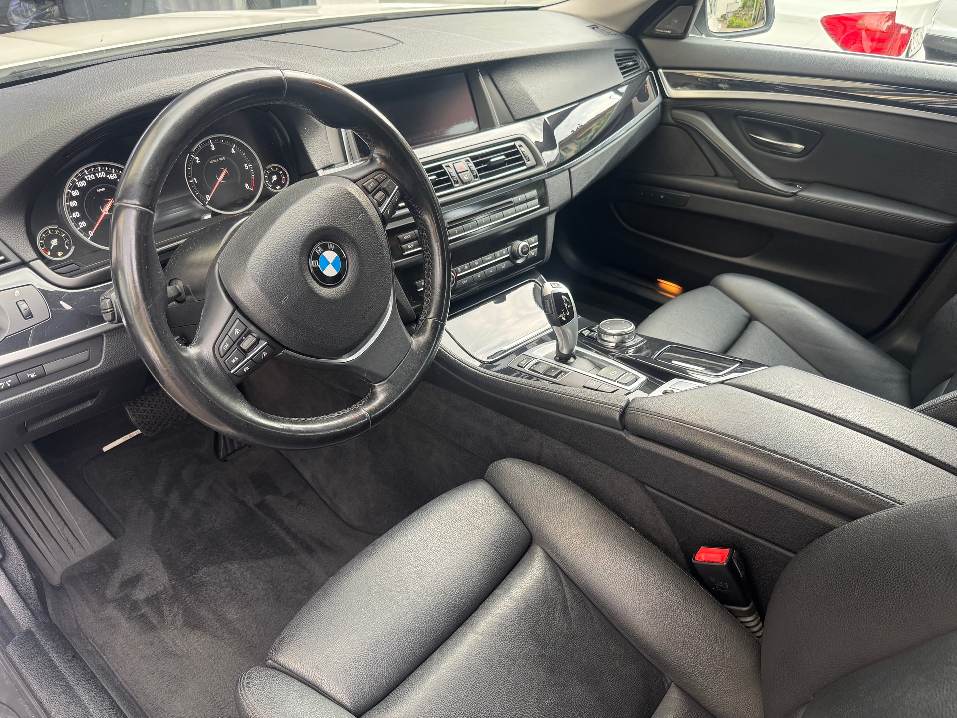 BMW 525d Touring xDrive Luxury Line Steptronic-image-4