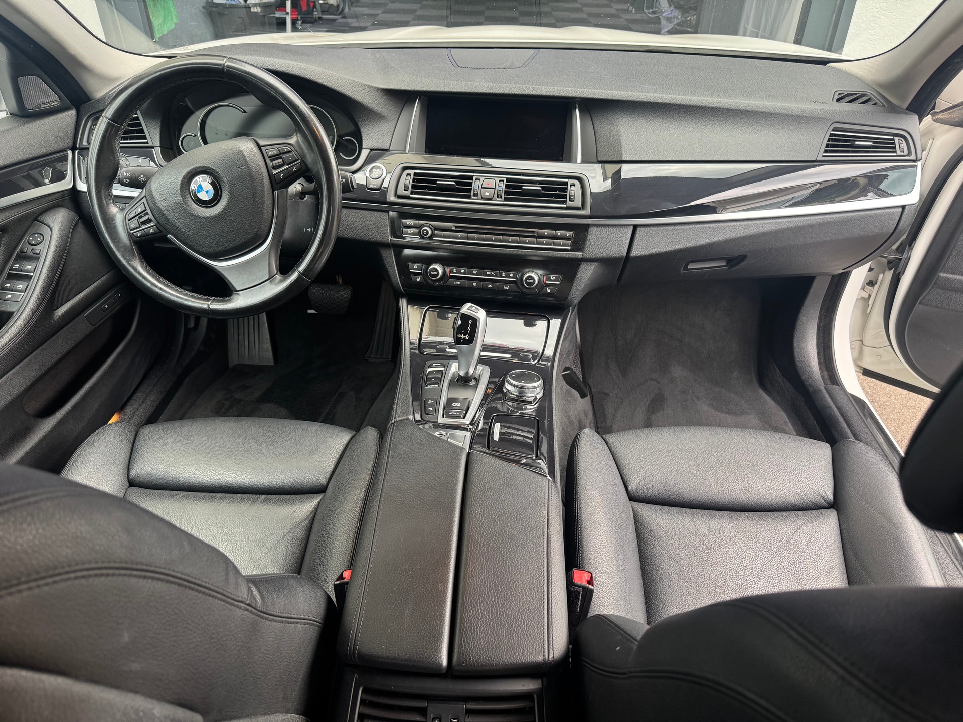 BMW 525d Touring xDrive Luxury Line Steptronic-image-5