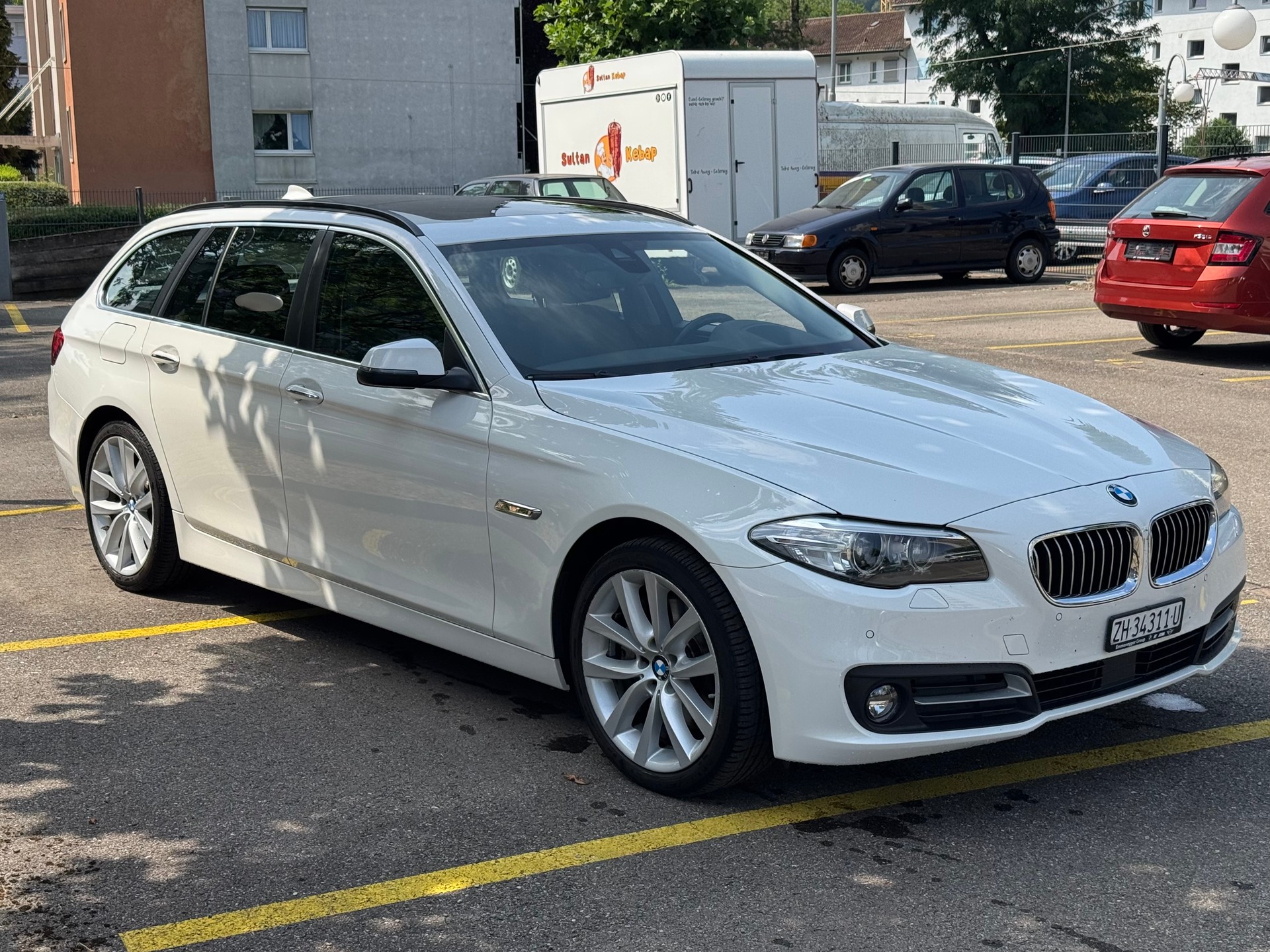 BMW 525d Touring xDrive Luxury Line Steptronic-image-2