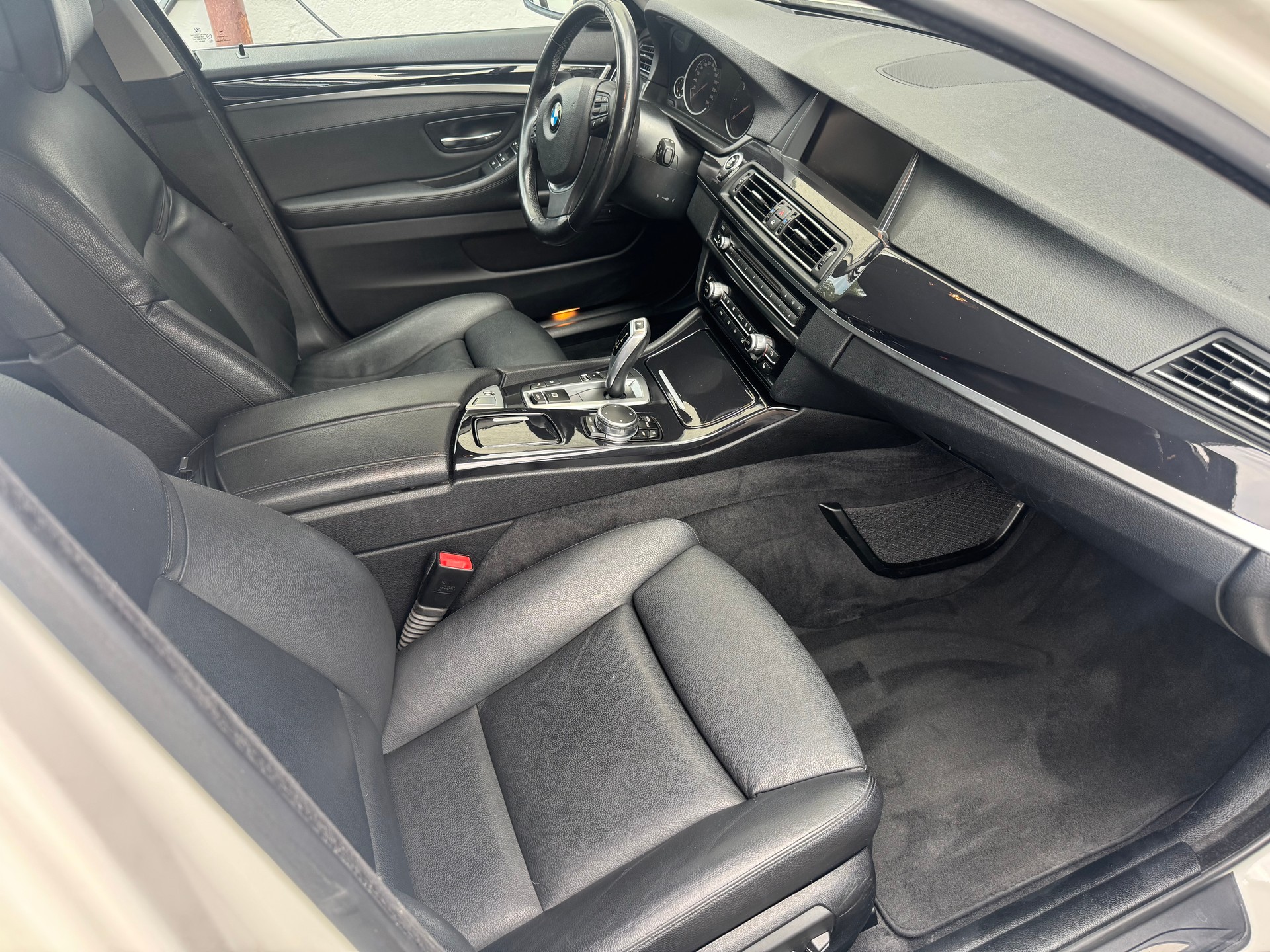 BMW 525d Touring xDrive Luxury Line Steptronic-image-7