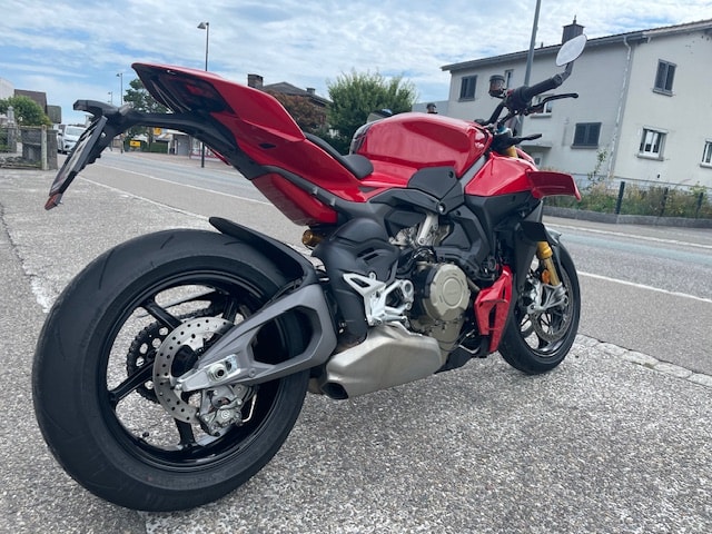 DUCATI Streetfighter V4 S 2025-image-4