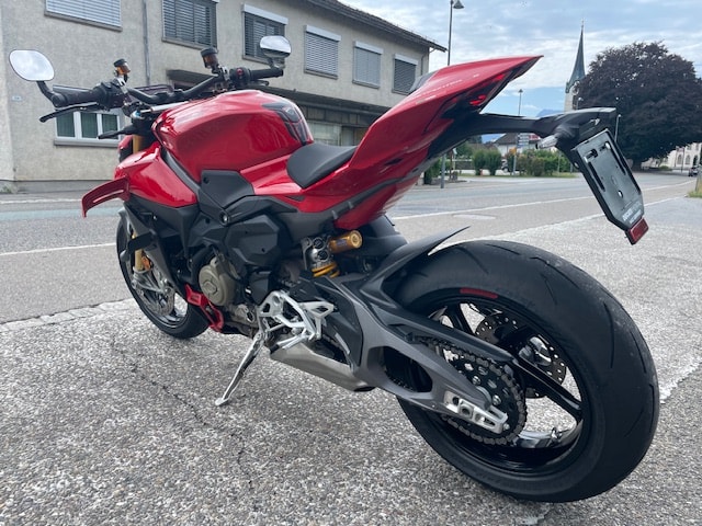 DUCATI Streetfighter V4 S 2025-image-3