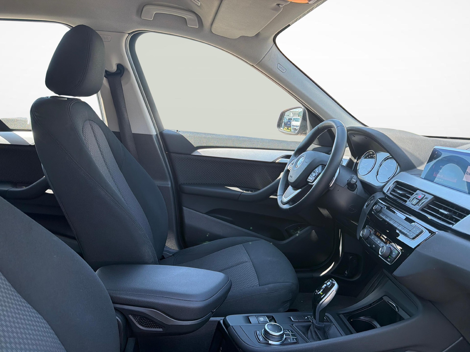 BMW X1 18d sDrive SAG-image-18