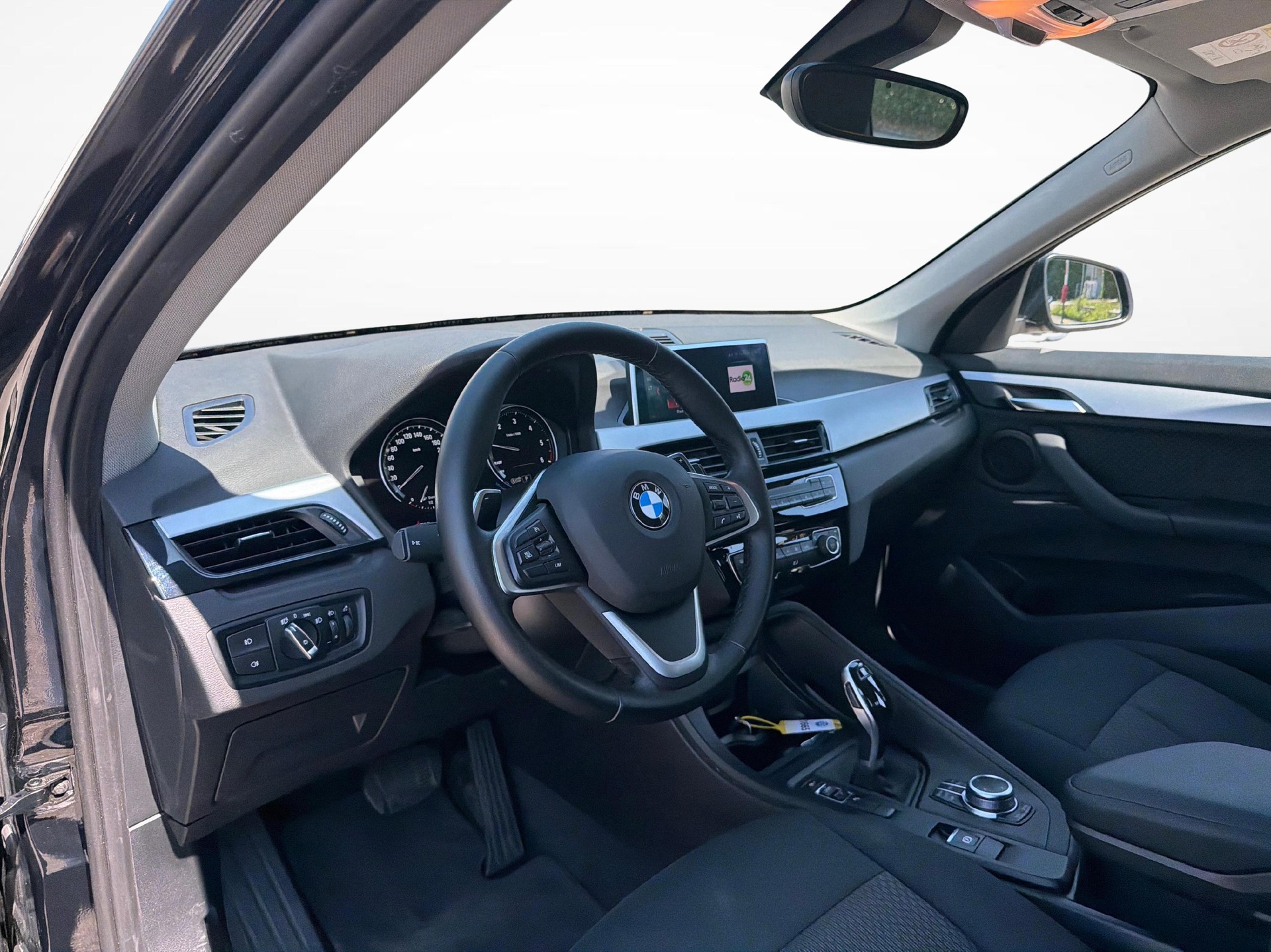 BMW X1 18d sDrive SAG-image-12