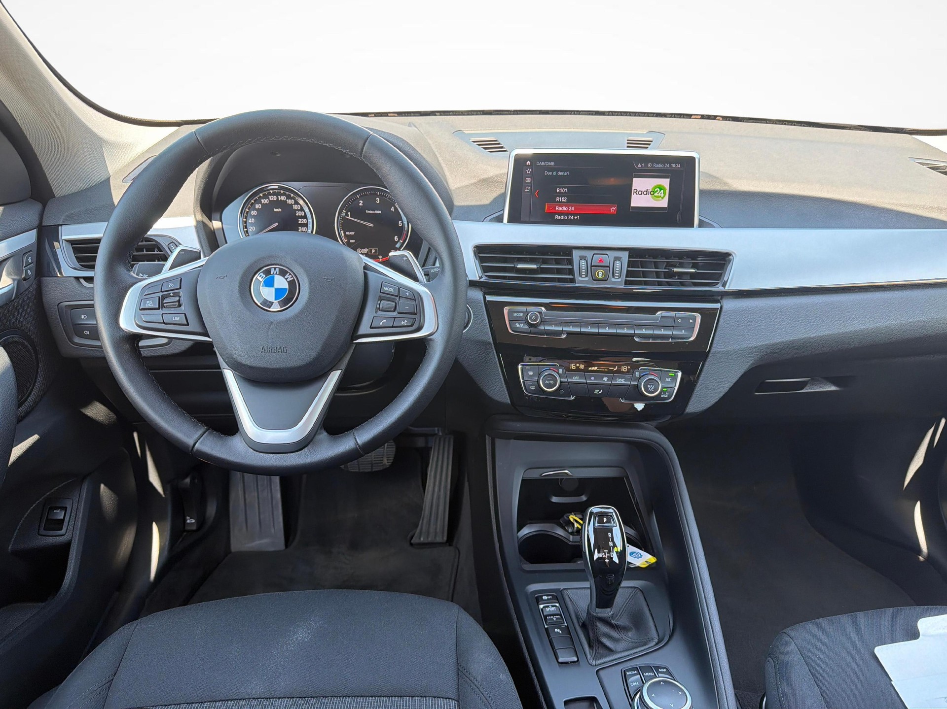 BMW X1 18d sDrive SAG-image-14