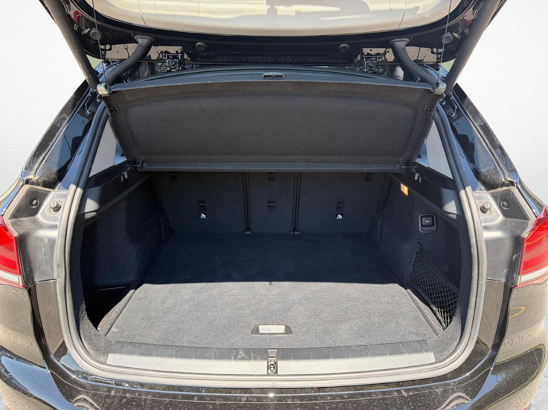 BMW X1 18d sDrive SAG-image-21