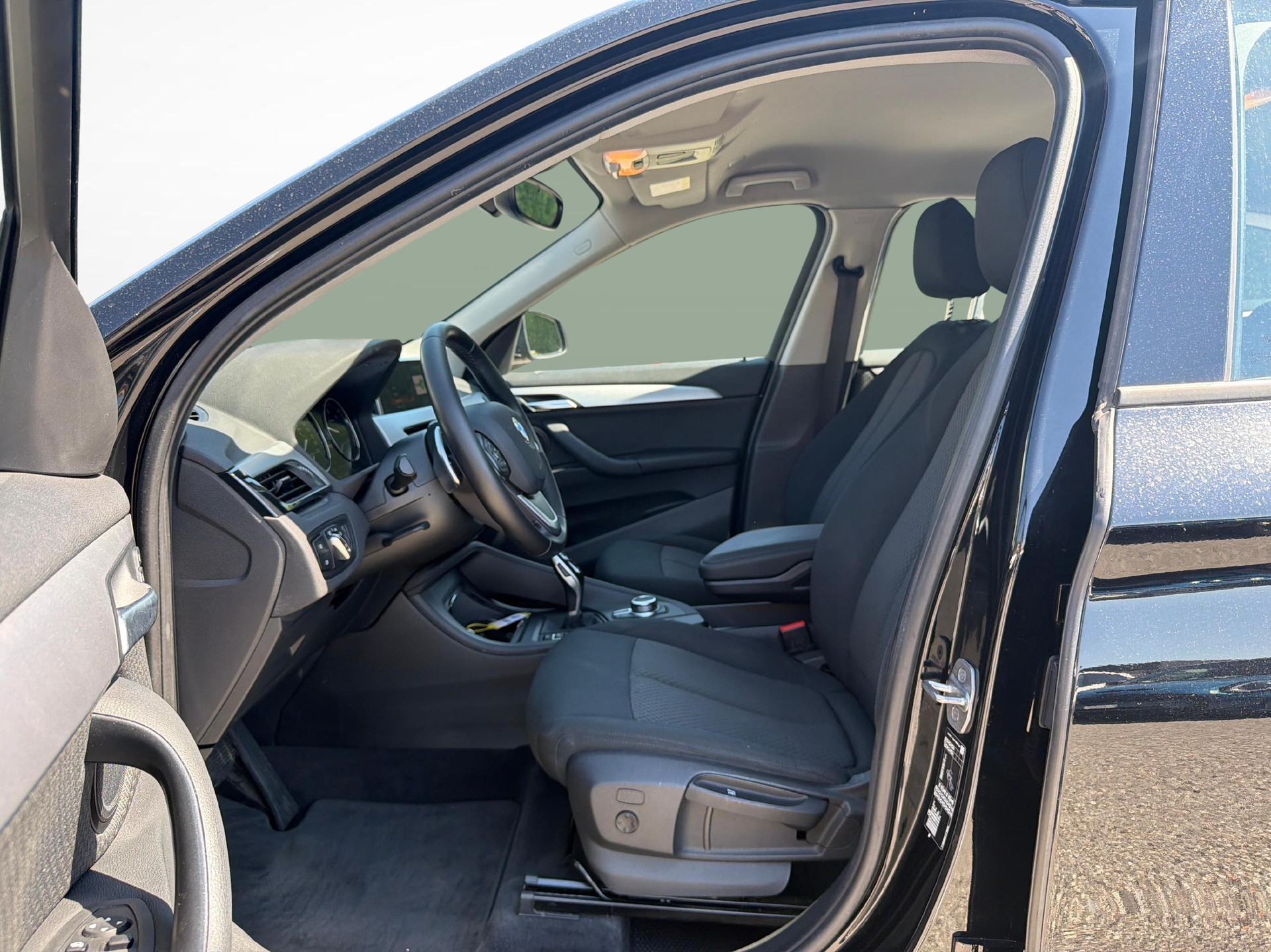 BMW X1 18d sDrive SAG-image-11