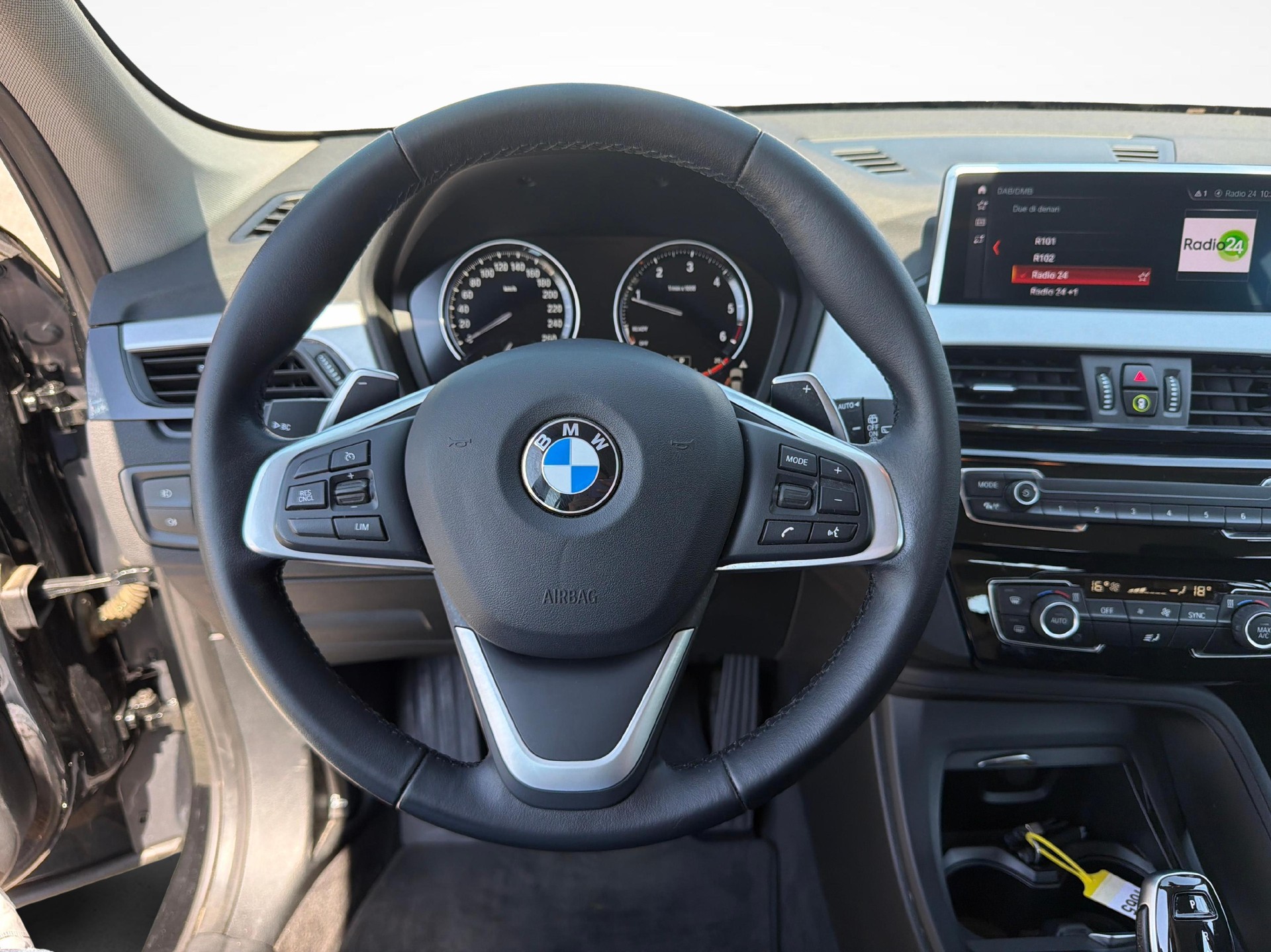 BMW X1 18d sDrive SAG-image-15