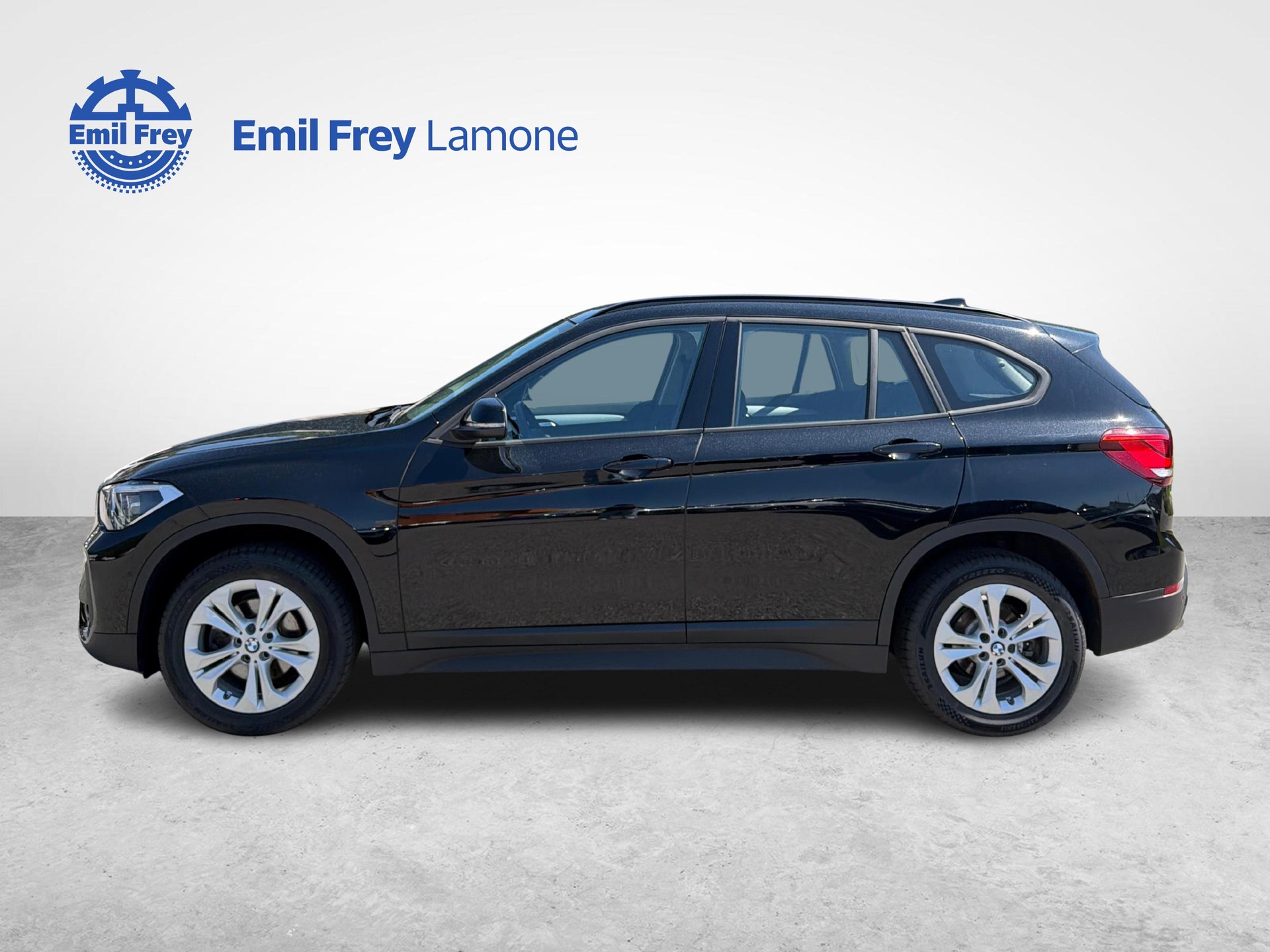 BMW X1 18d sDrive SAG-showroom-element-3