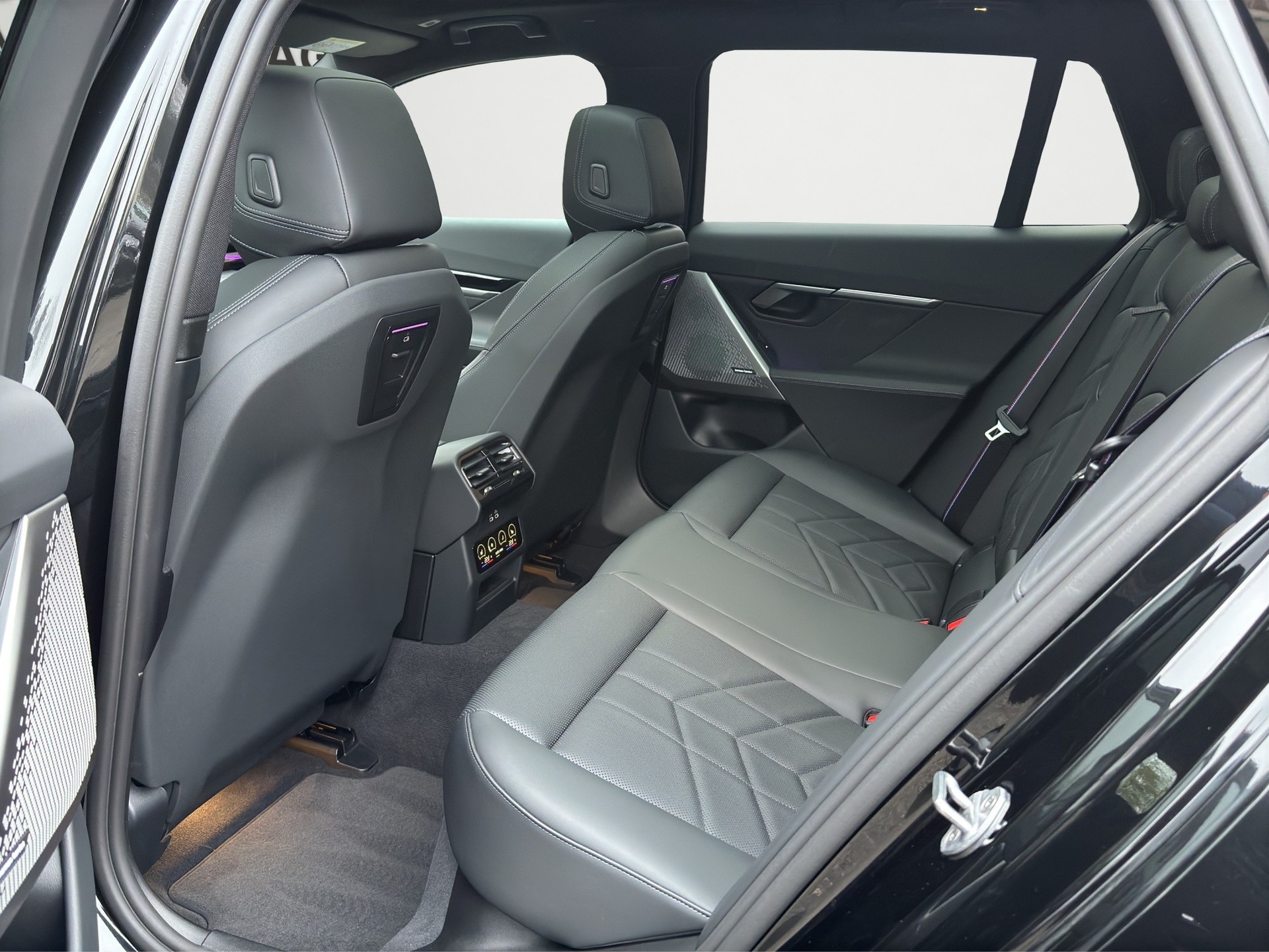 BMW 540d xDrive 48V Touring M Sport Pro AHK 4x4-image-13