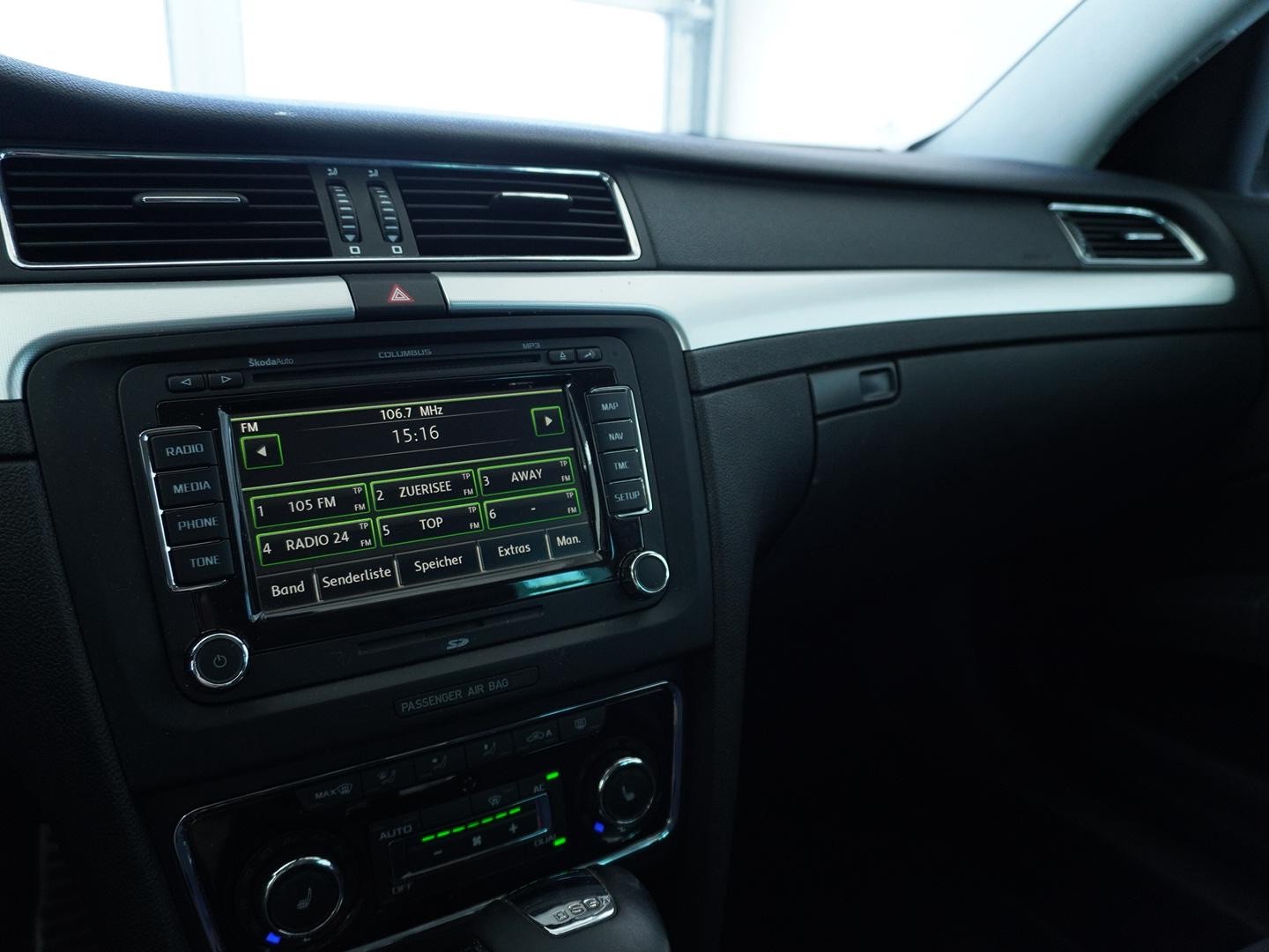 SKODA Superb Combi 2.0 TDi Elegance DSG-image-5
