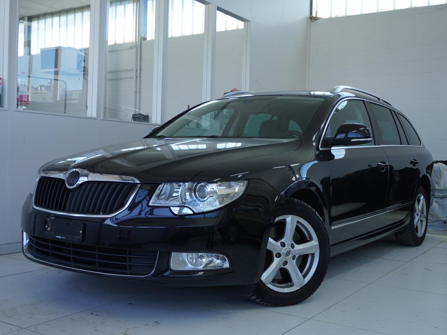 SKODA Superb Combi 2.0 TDi Elegance DSG-image-0