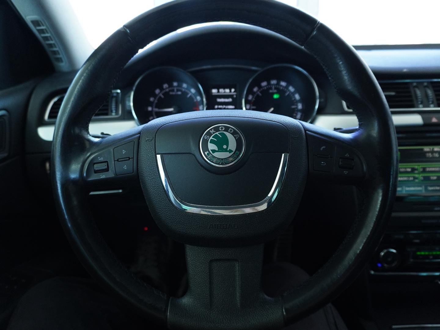 SKODA Superb Combi 2.0 TDi Elegance DSG-image-10