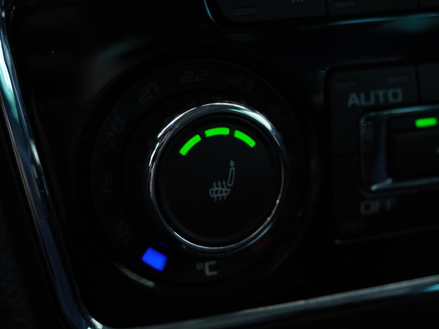 SKODA Superb Combi 2.0 TDi Elegance DSG-image-7