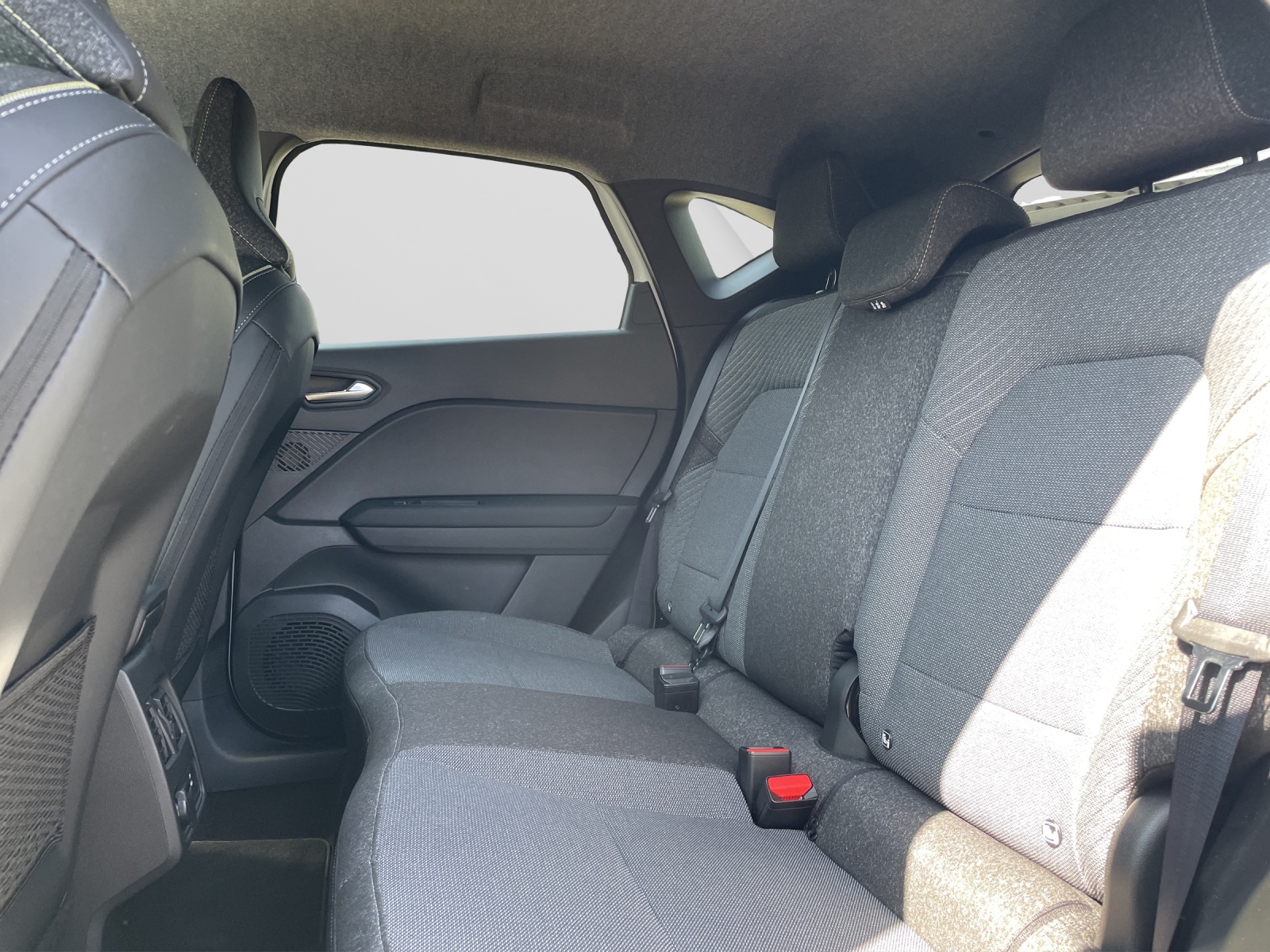 RENAULT Captur 1.8 E-Tech techno-image-13