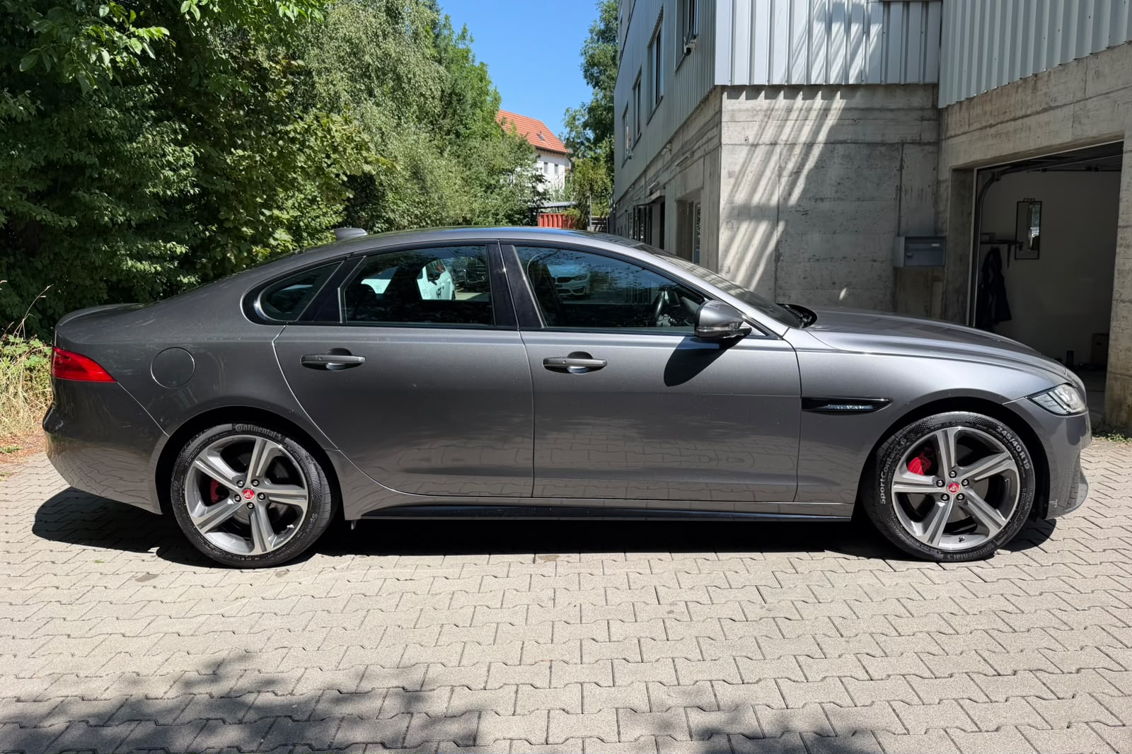 JAGUAR XF S AWD-image-5