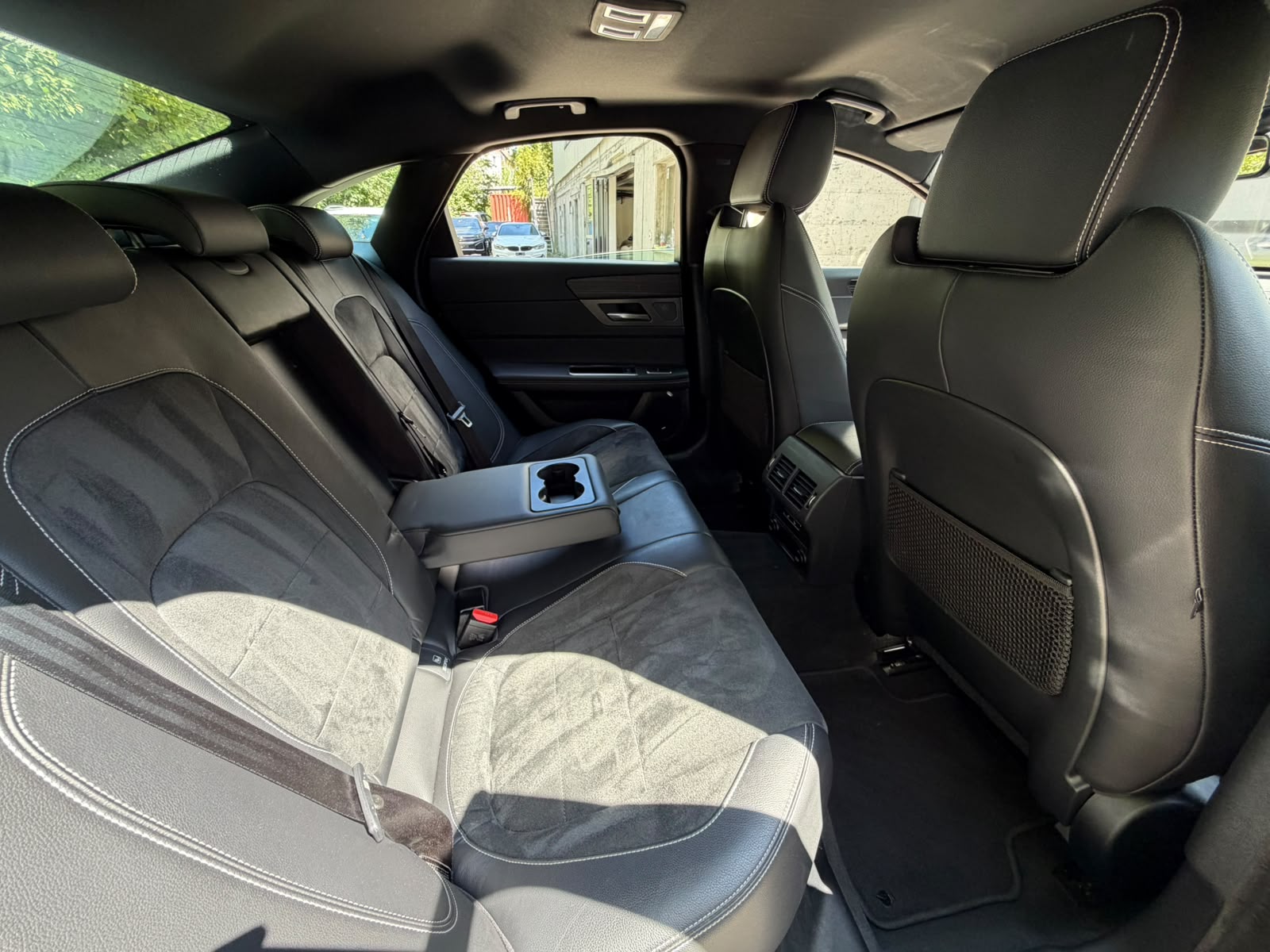 JAGUAR XF S AWD-image-16