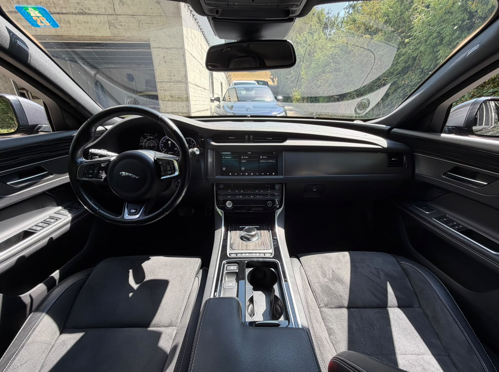 JAGUAR XF S AWD-image-21