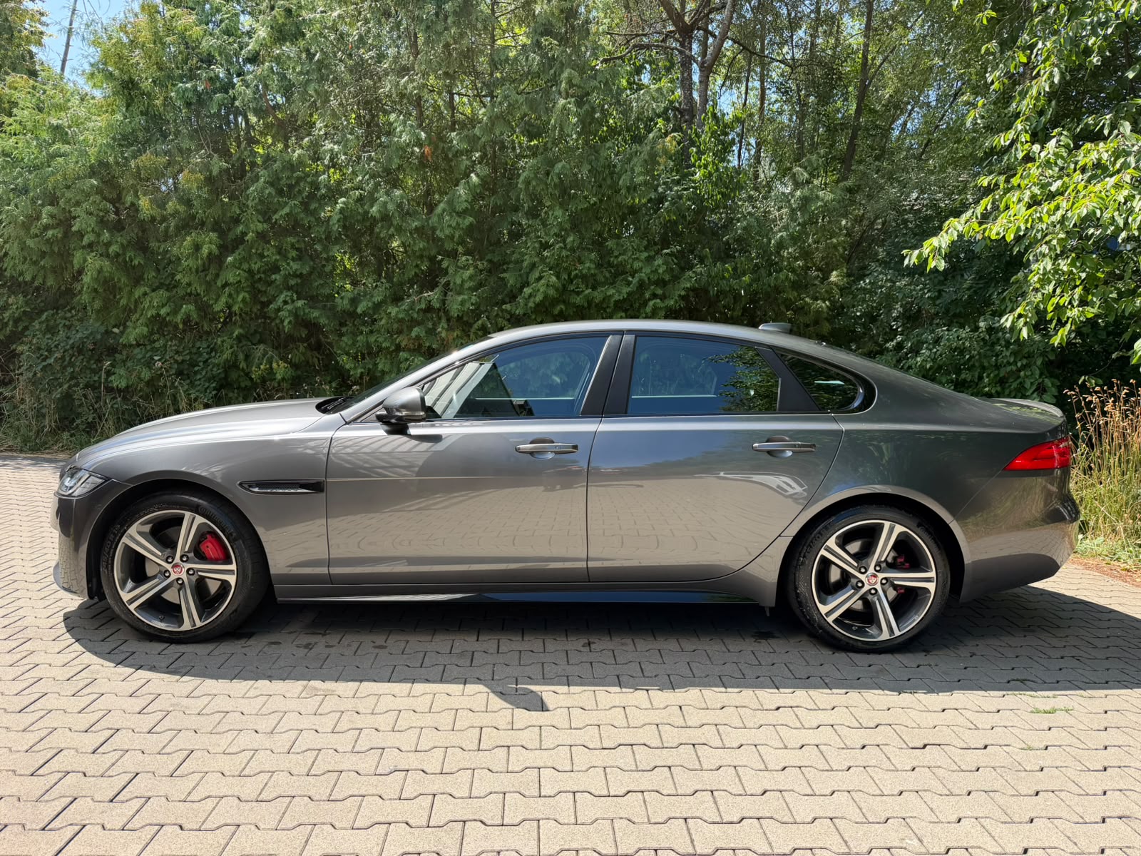 JAGUAR XF S AWD-image-1