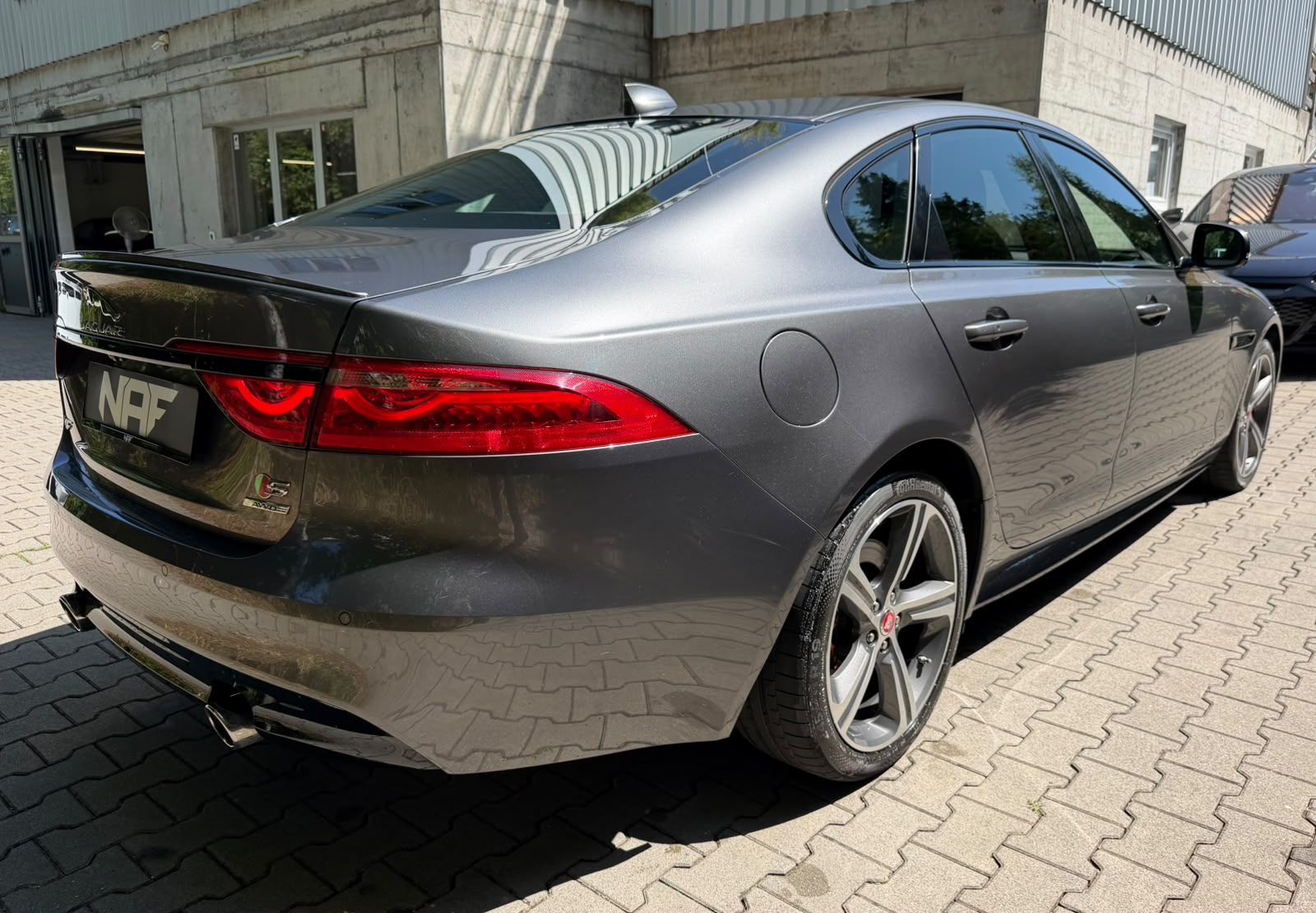 JAGUAR XF S AWD-image-4