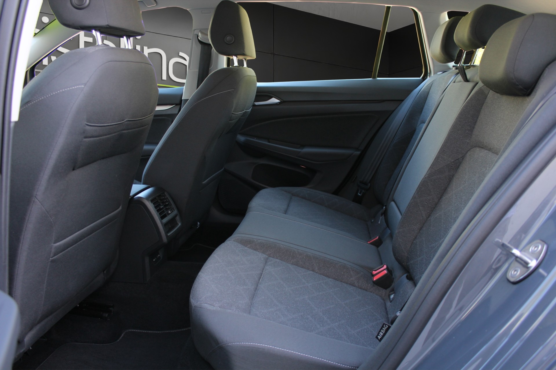 VW Golf VIII Variant 1.5 TSI Life-image-9