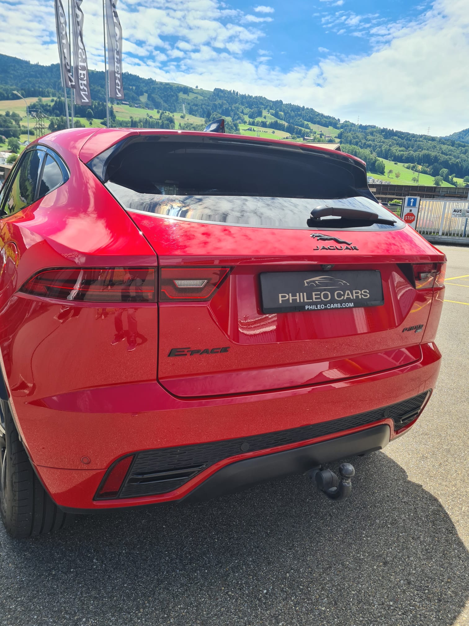 JAGUAR E-Pace 1.5 P300e R-Dynamic AWD HSE-image-14