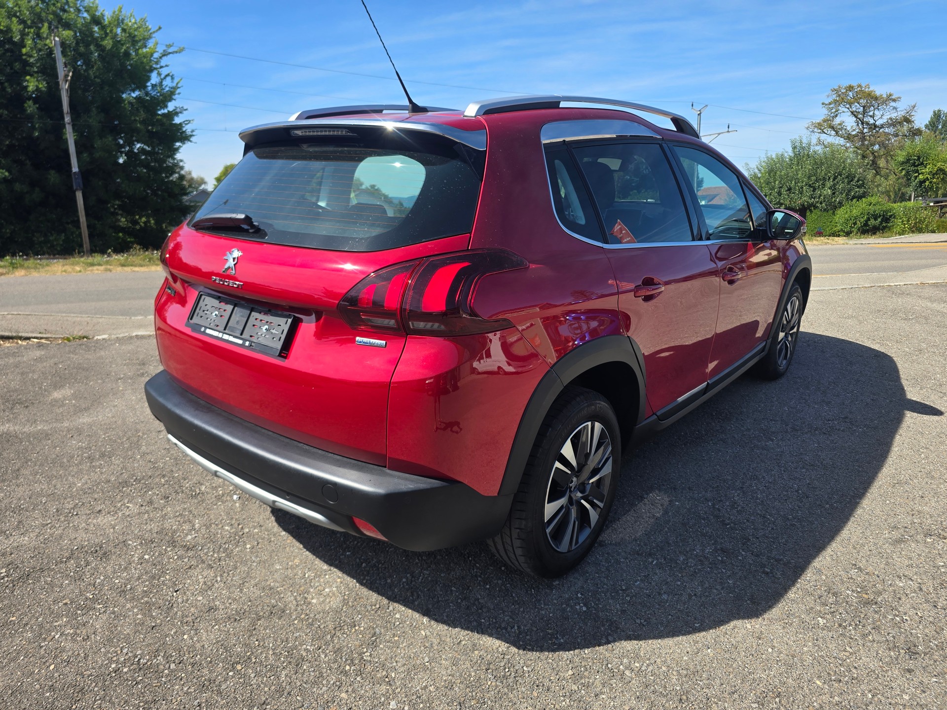 PEUGEOT 2008 1.2 PureTech Allure EAT6-image-3