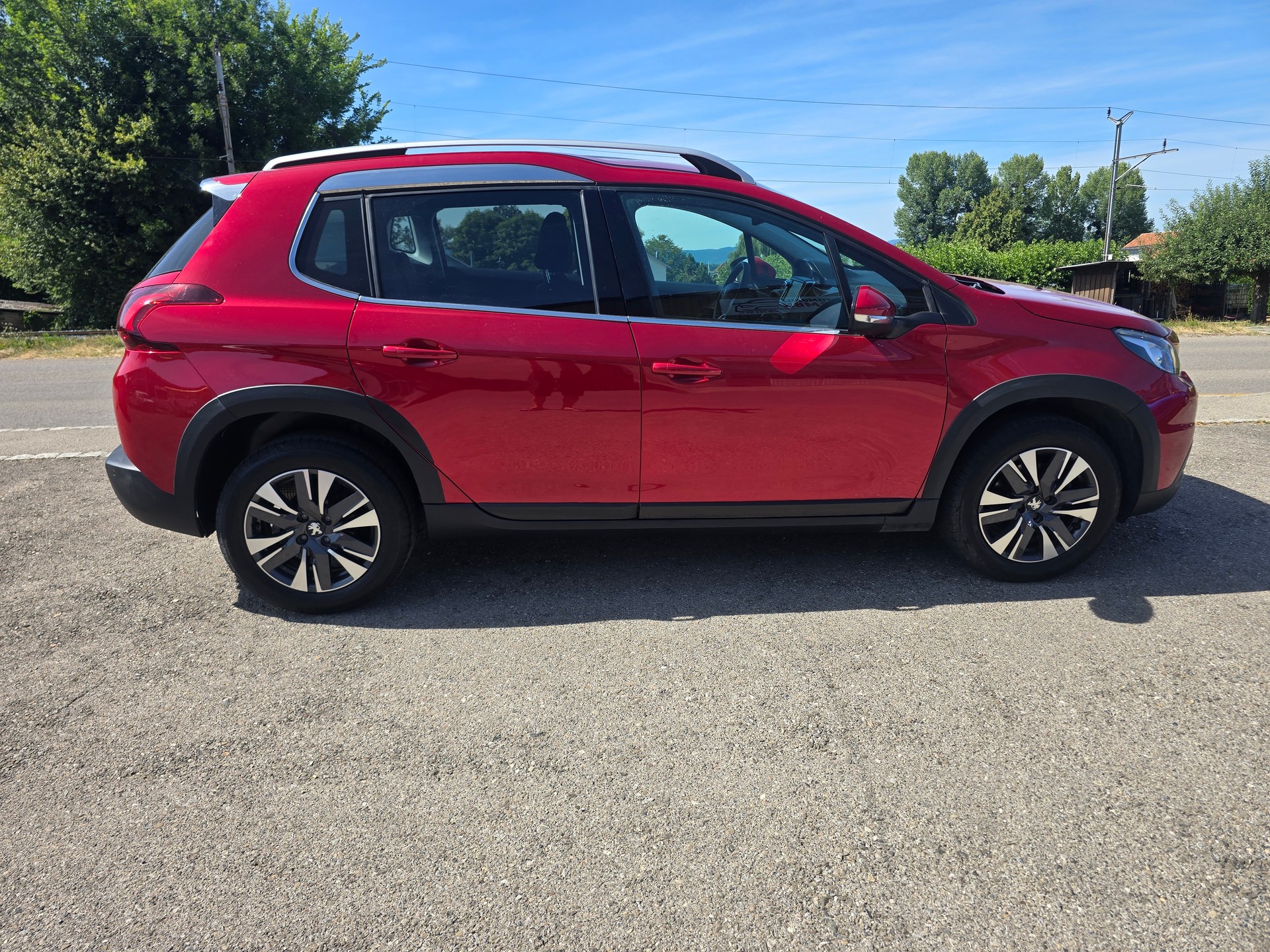PEUGEOT 2008 1.2 PureTech Allure EAT6-image-4