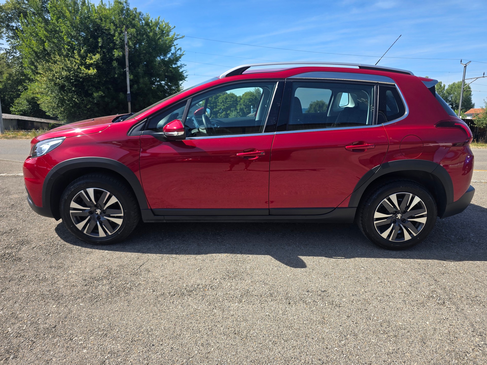PEUGEOT 2008 1.2 PureTech Allure EAT6-image-1