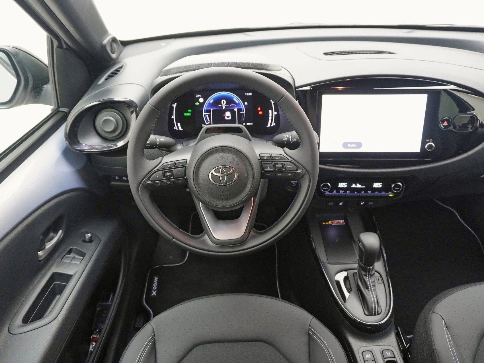 TOYOTA Aygo X 1.5 VVT-i HSD Style-image-9