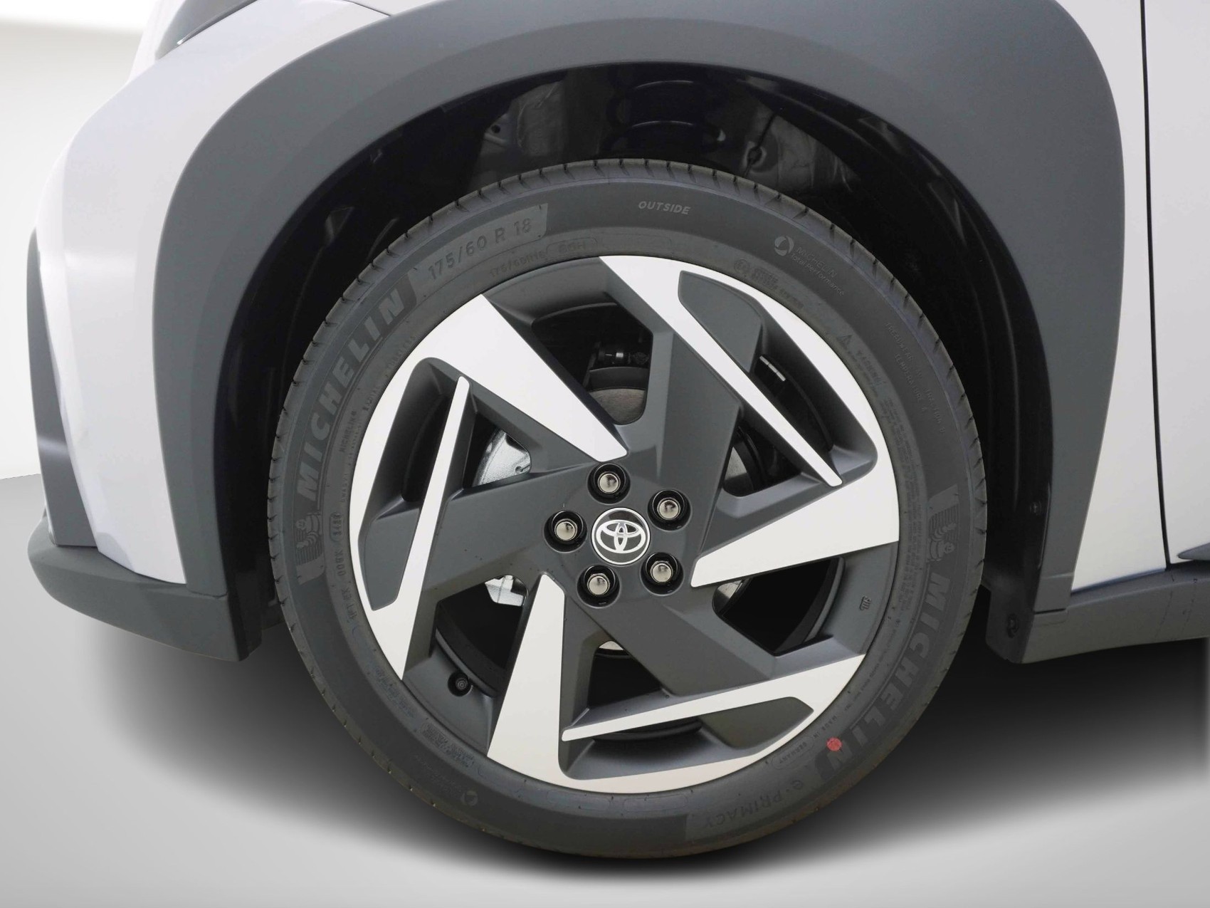 TOYOTA Aygo X 1.5 VVT-i HSD Style-image-5