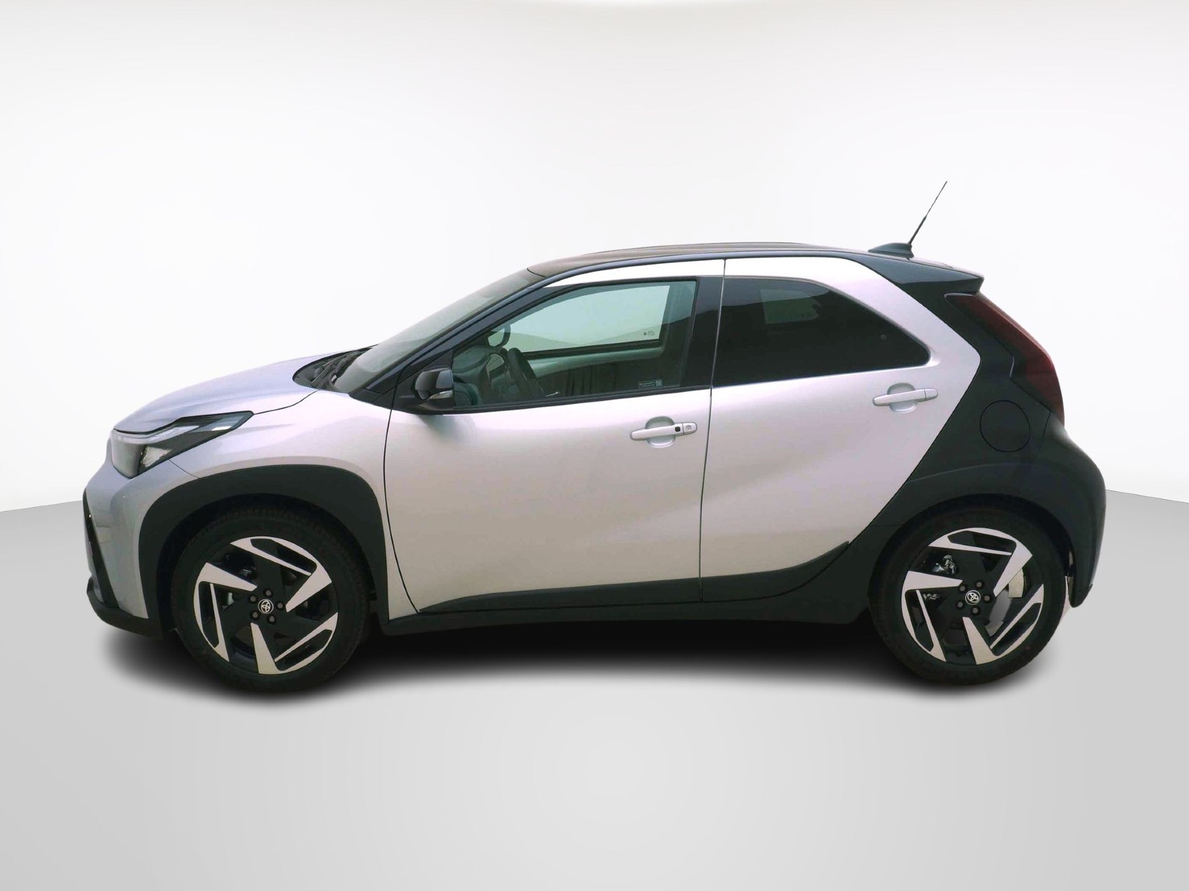 TOYOTA Aygo X 1.5 VVT-i HSD Style-image-1