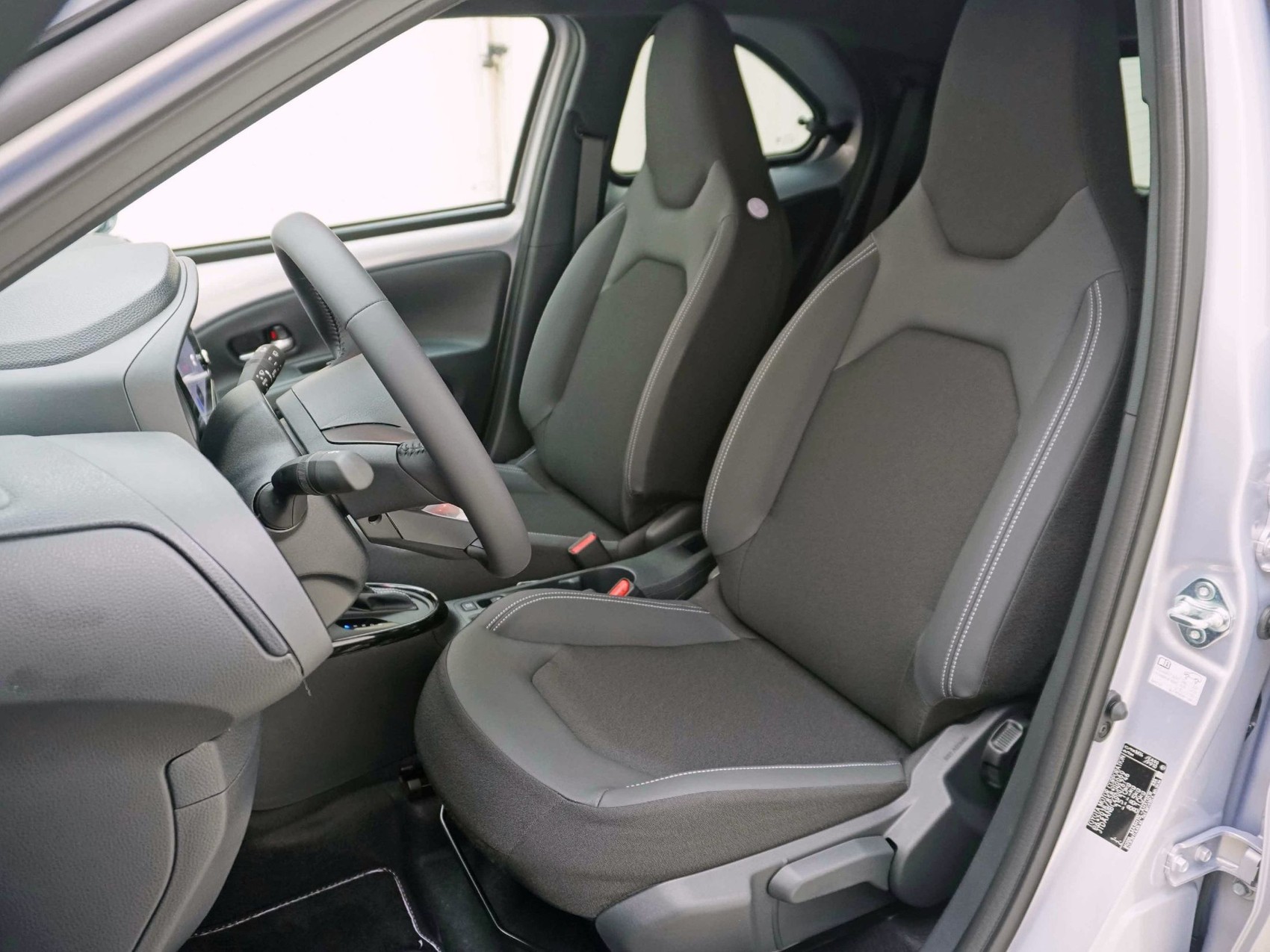 TOYOTA Aygo X 1.5 VVT-i HSD Style-image-6