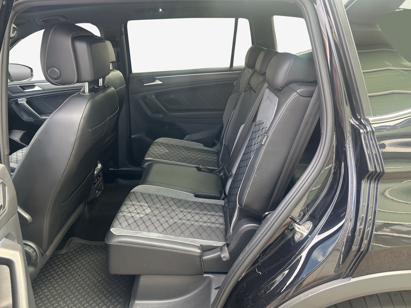VW Tiguan Allspace 2.0TSI R-Line 4Motion DSG-image-11