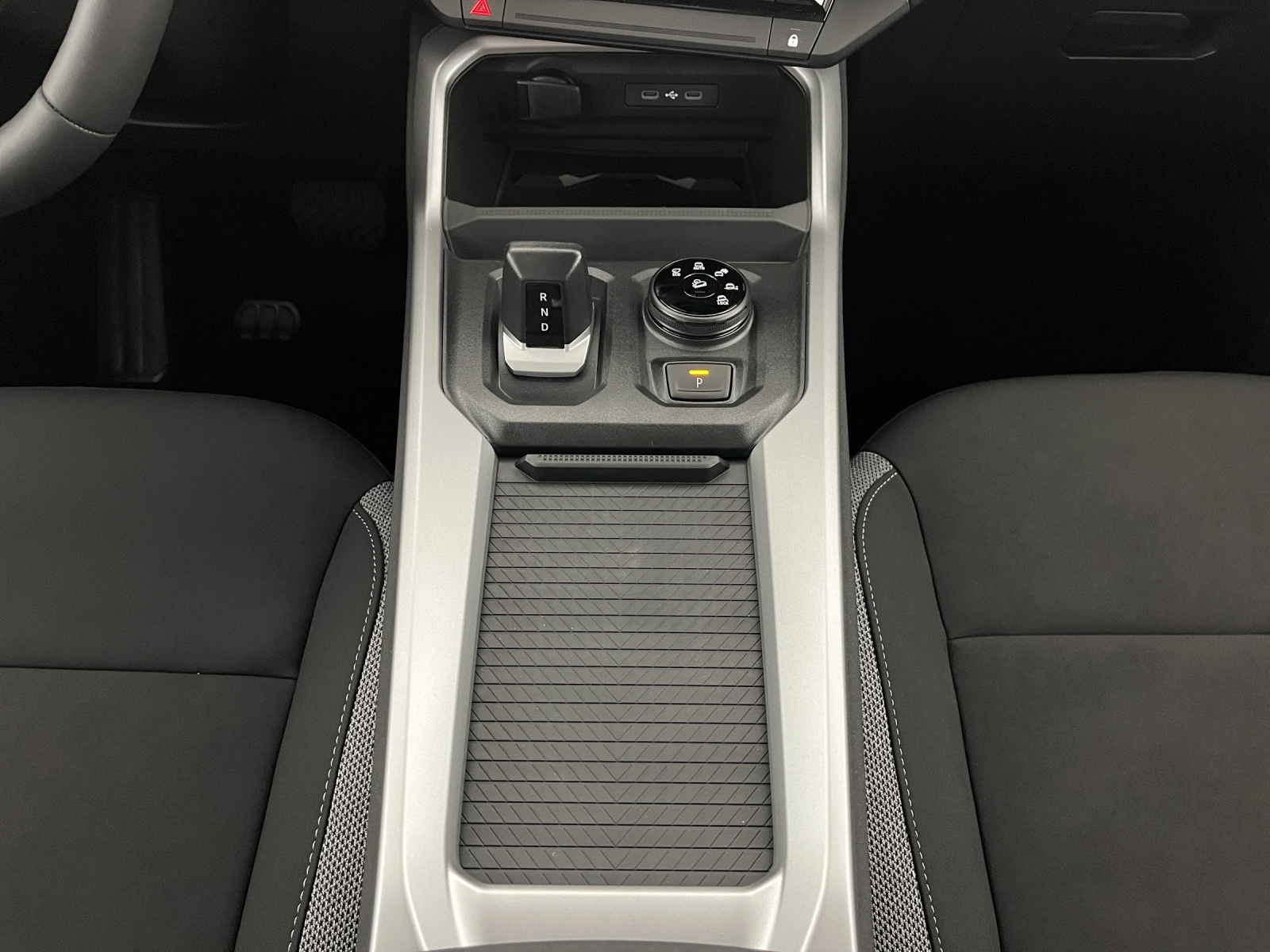 DACIA Bigster 1.2 Hybrid Journey 4WD-image-13