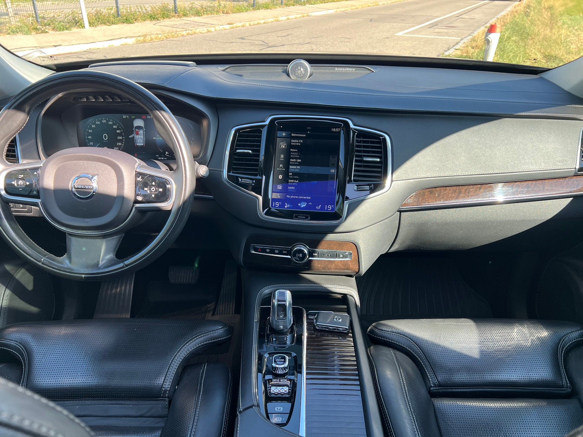VOLVO XC90 T8 AWD Inscription Geartronic-image-18