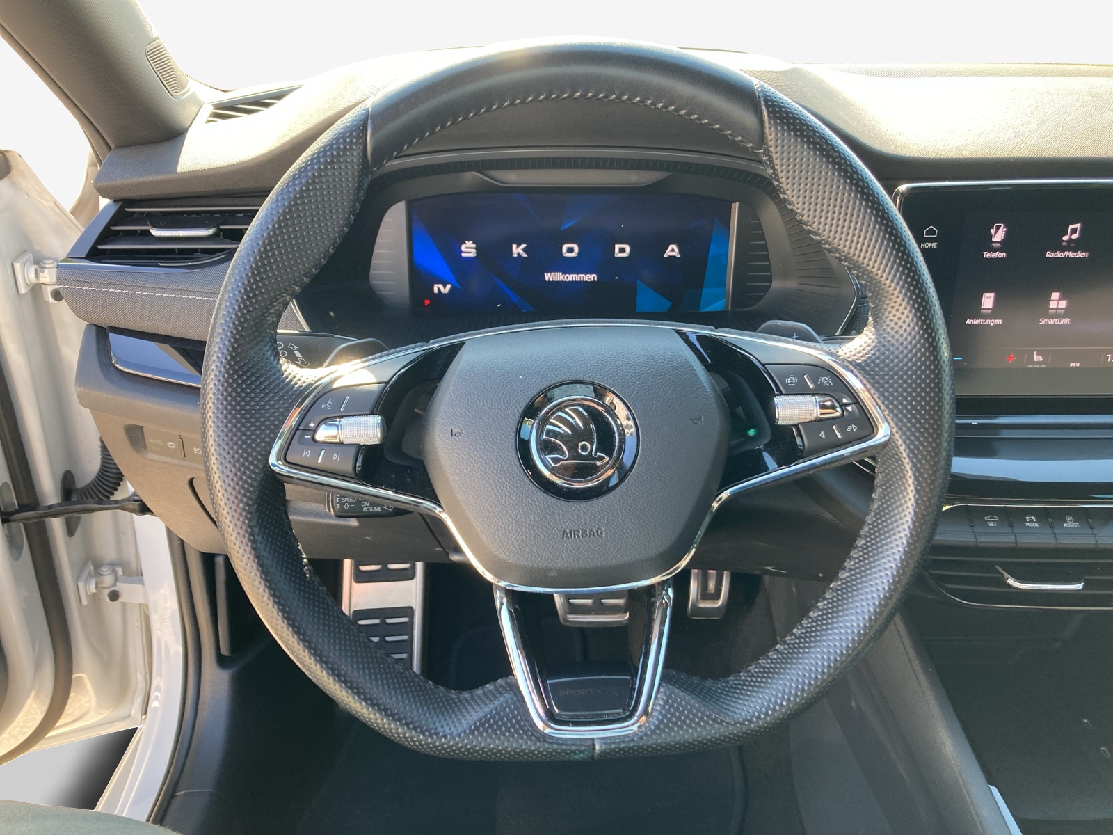 SKODA Octavia Combi 1.4 TSI PHEV DSG SportLine-image-9