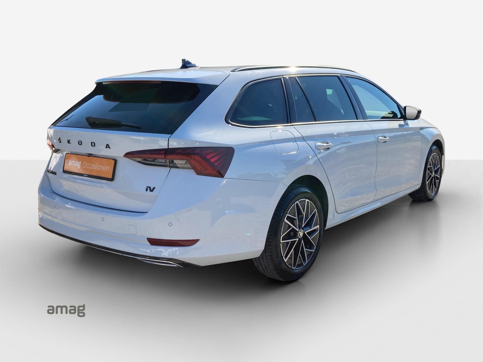 SKODA Octavia Combi 1.4 TSI PHEV DSG SportLine-image-6